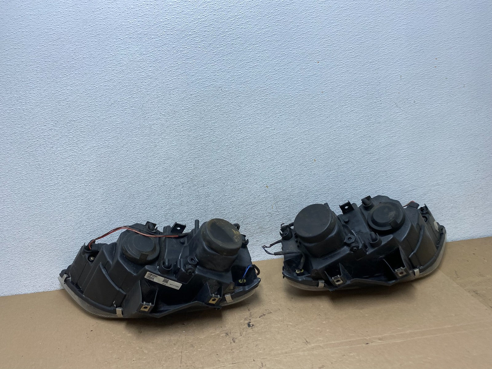 2004 to 2006 Chrysler Pacifica Headlights Left+Right Halogen AF4627 DW6