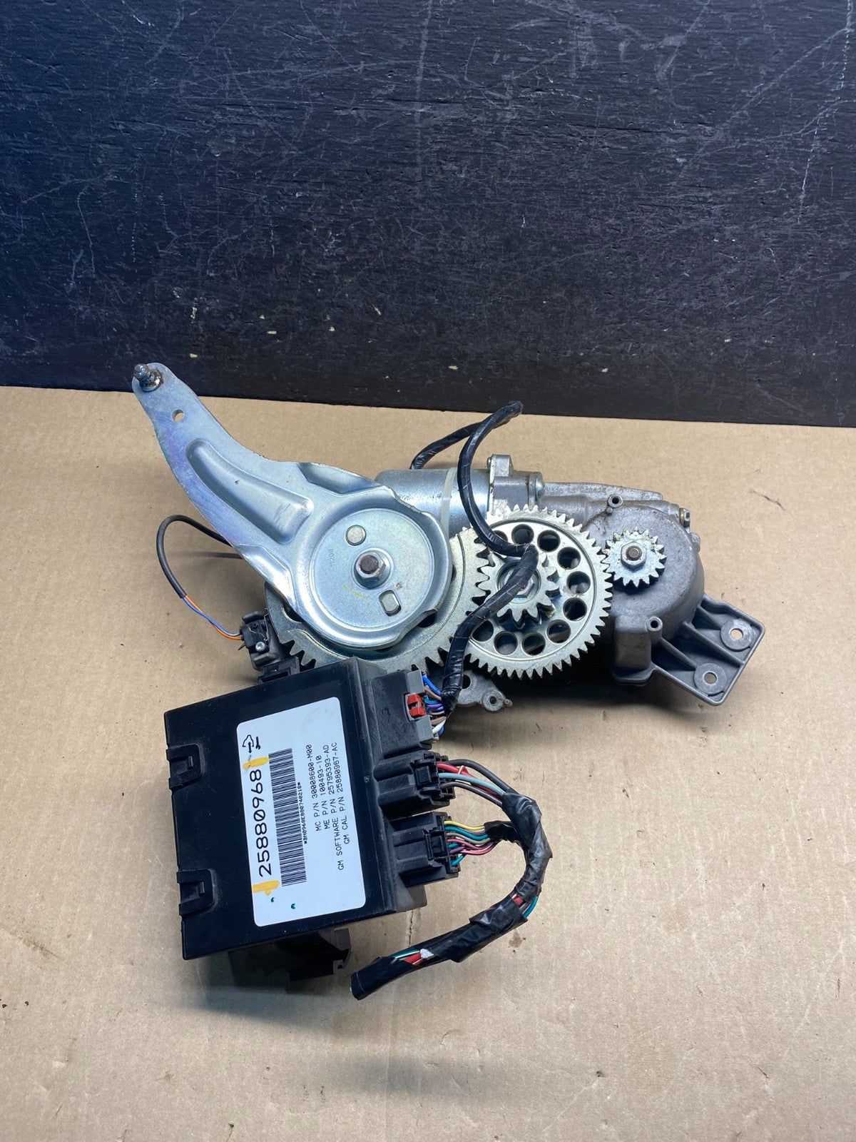 2007 - 2008 Cadillac Chevy GMC Rear Liftgate Door Control Module ag3886 DG3