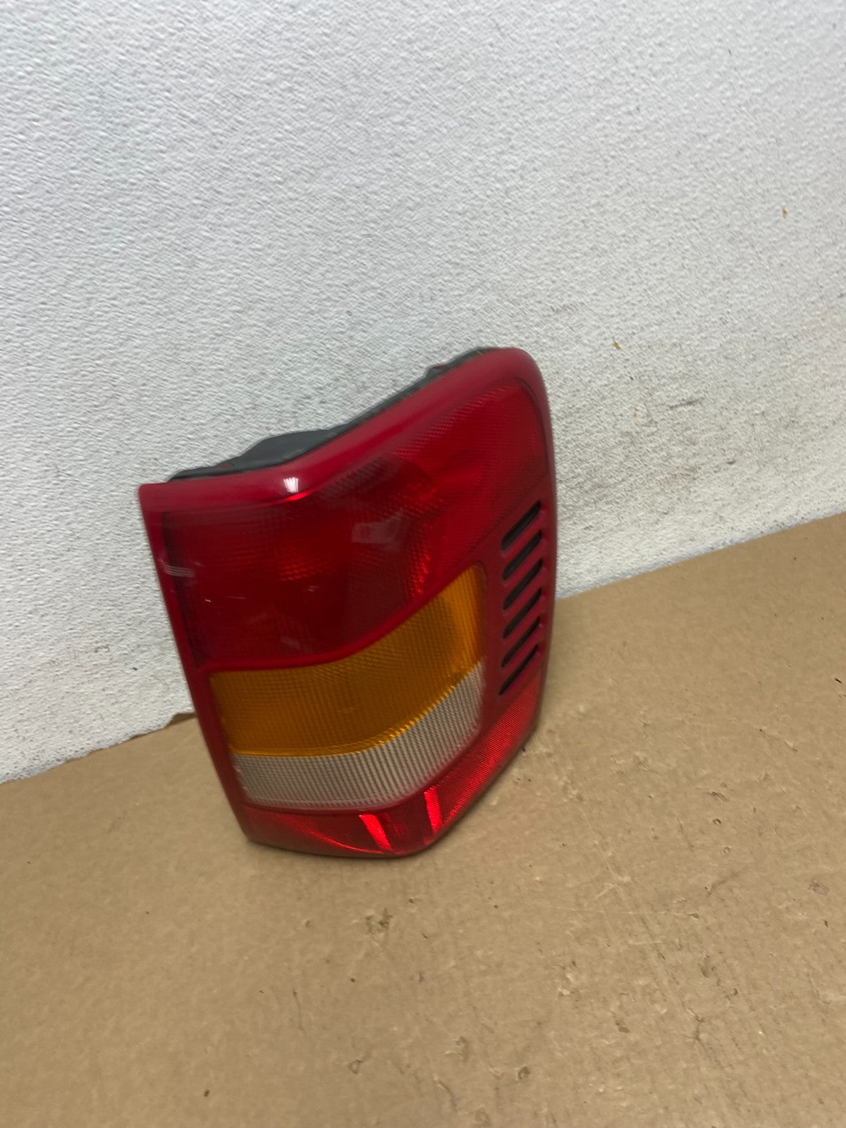 1999-2004 Jeep Grand Cherokee WJ Right Passenger Rh Tail Light AF7350 DW2