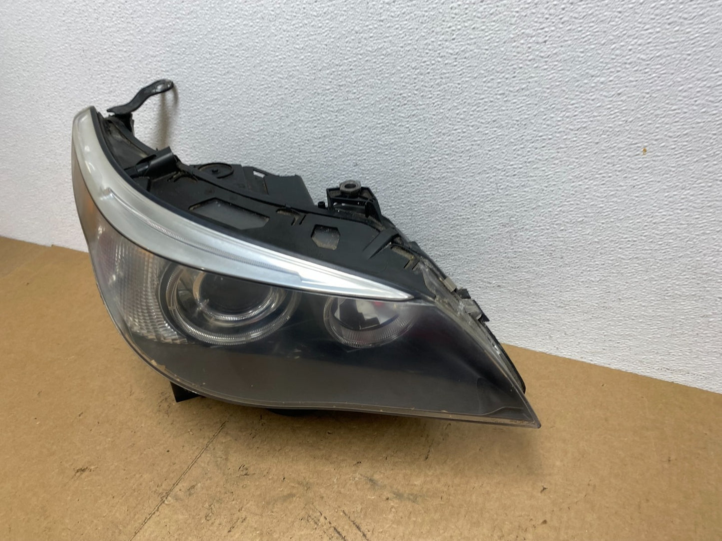 2004 to 2007 BMW 525i 5 Series Headlight Right Passenger Xenon AFS AC3537 DW1