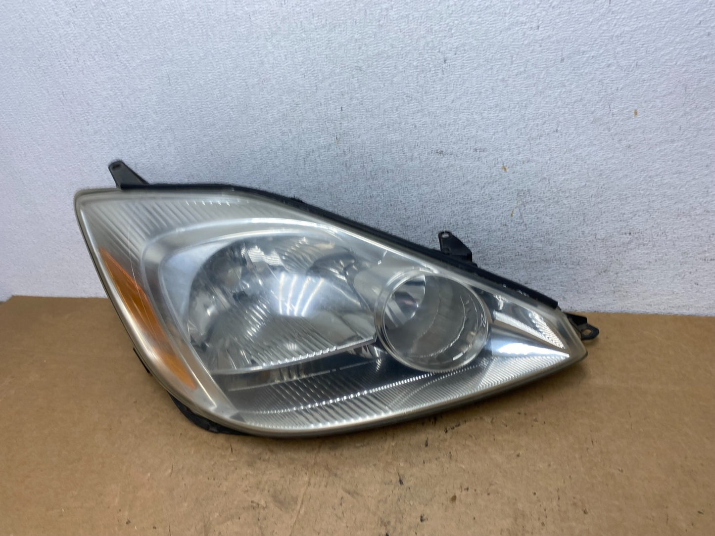 2004-2005 Toyota Sienna Right Passenger Halogen Headlight AD5249 DW1