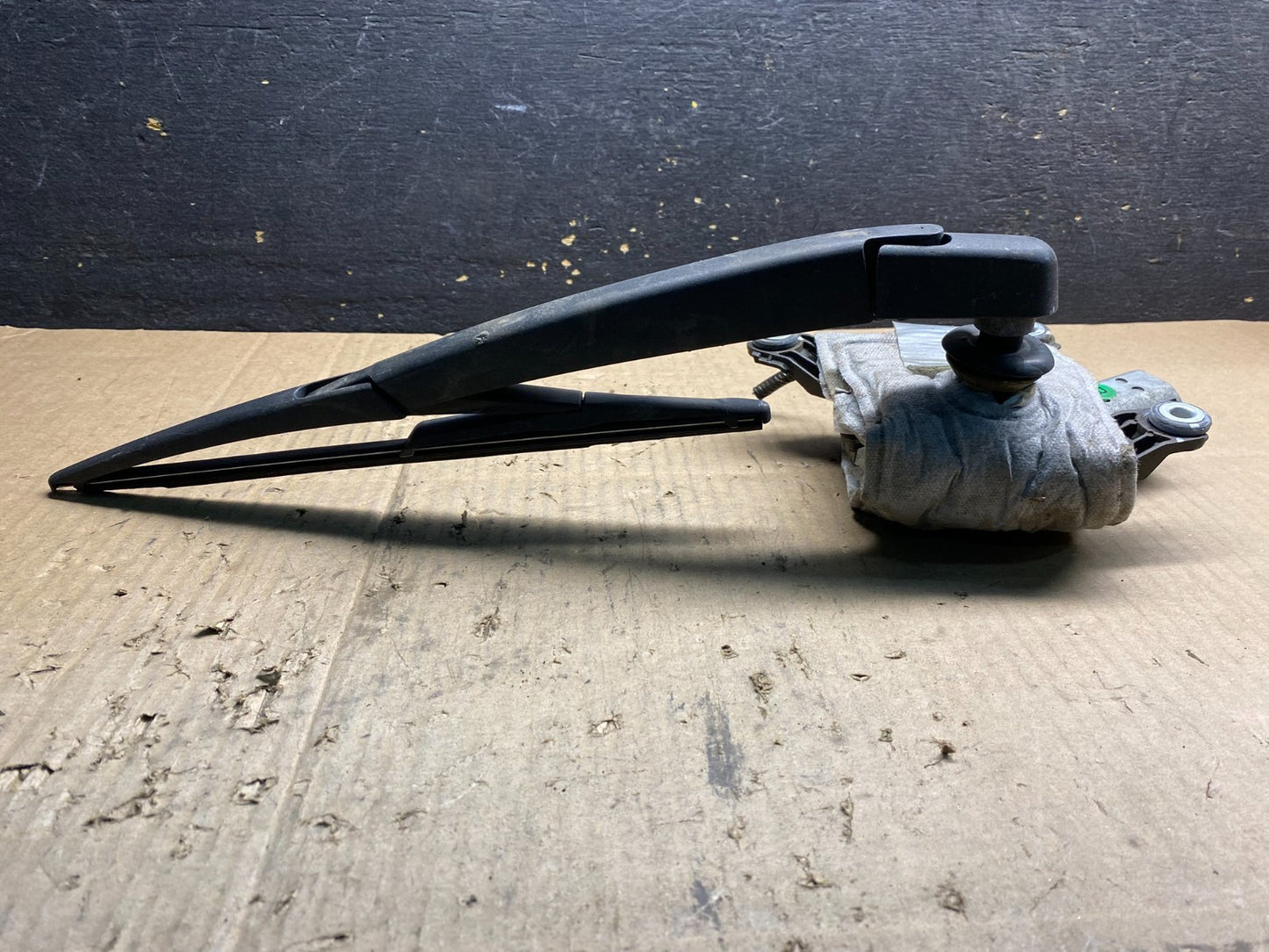 2013-2016 Nissan Pathfinder Back Door Rear Wiper Motor Wiper Blade AB0378  DG3