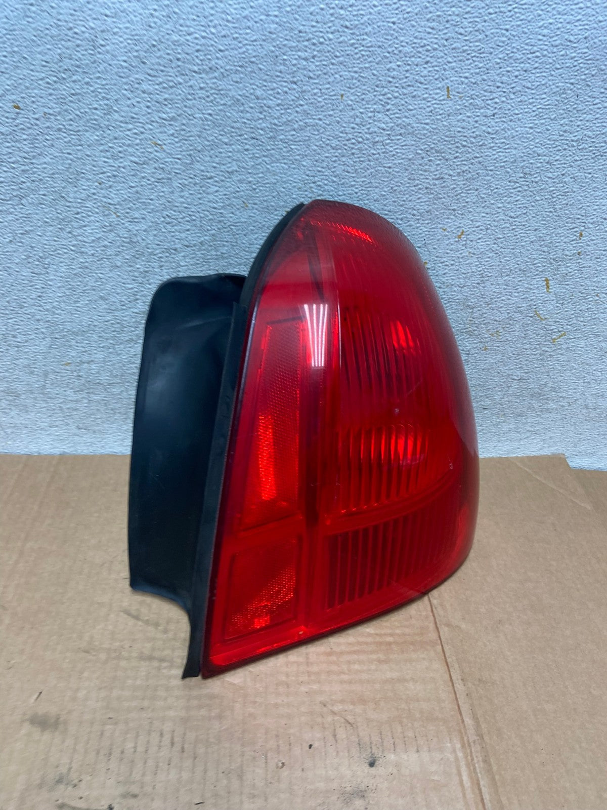 2003 to 2011 Lincoln Town Car Right Passenger Rh Tail Light AI3779 LK2
