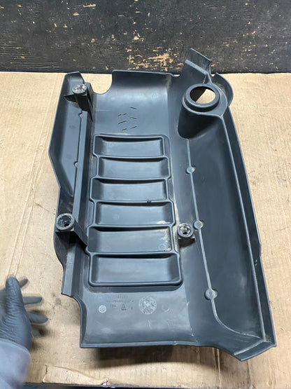 2007 to 2008 GMC Acadia 3.6L VVT Engine Cover Shield OEM t4070 DG6