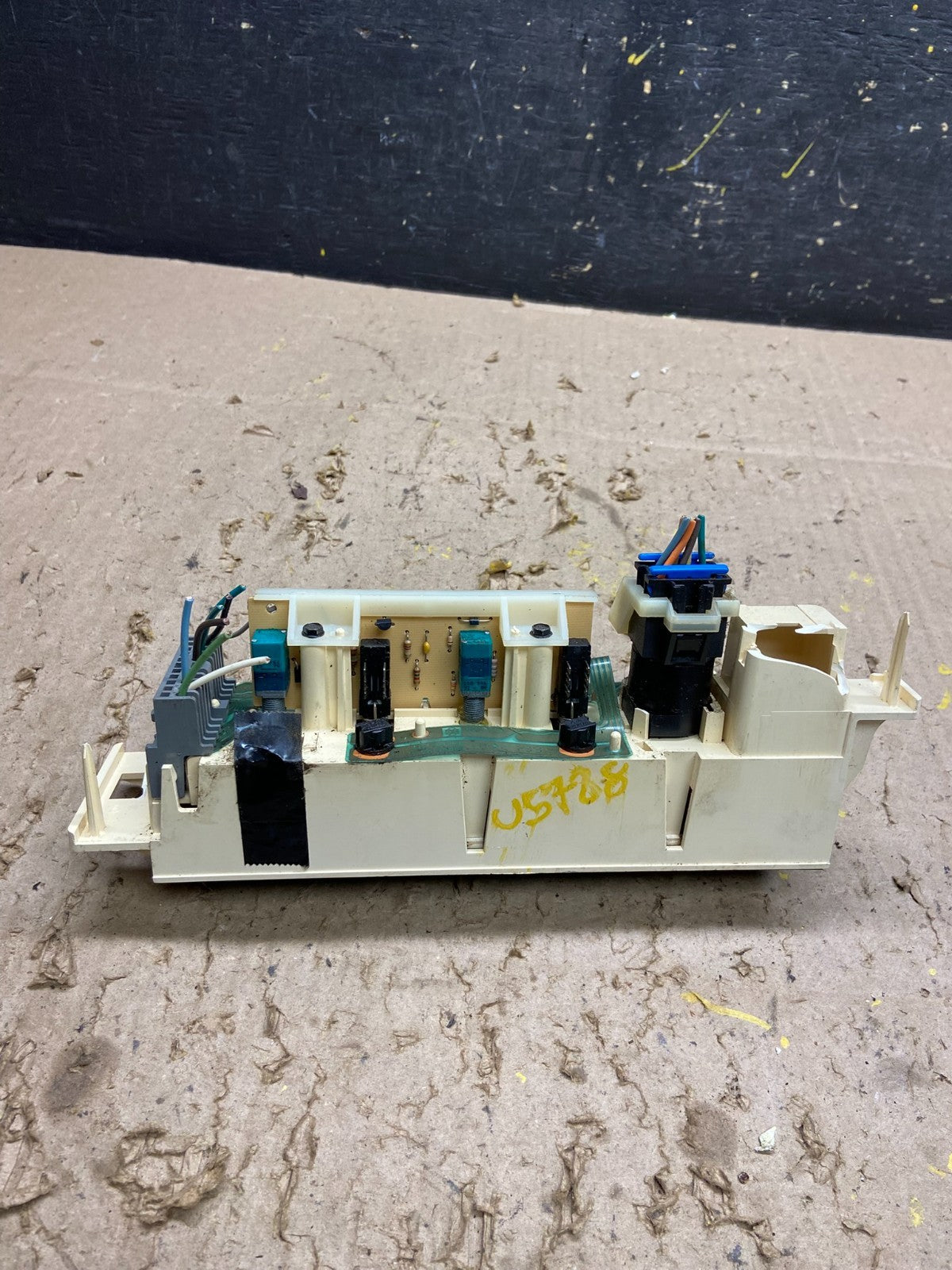 1996-2000 GMC Sierra  Yukon A/C AC Climate Control A/C U5729 DG5