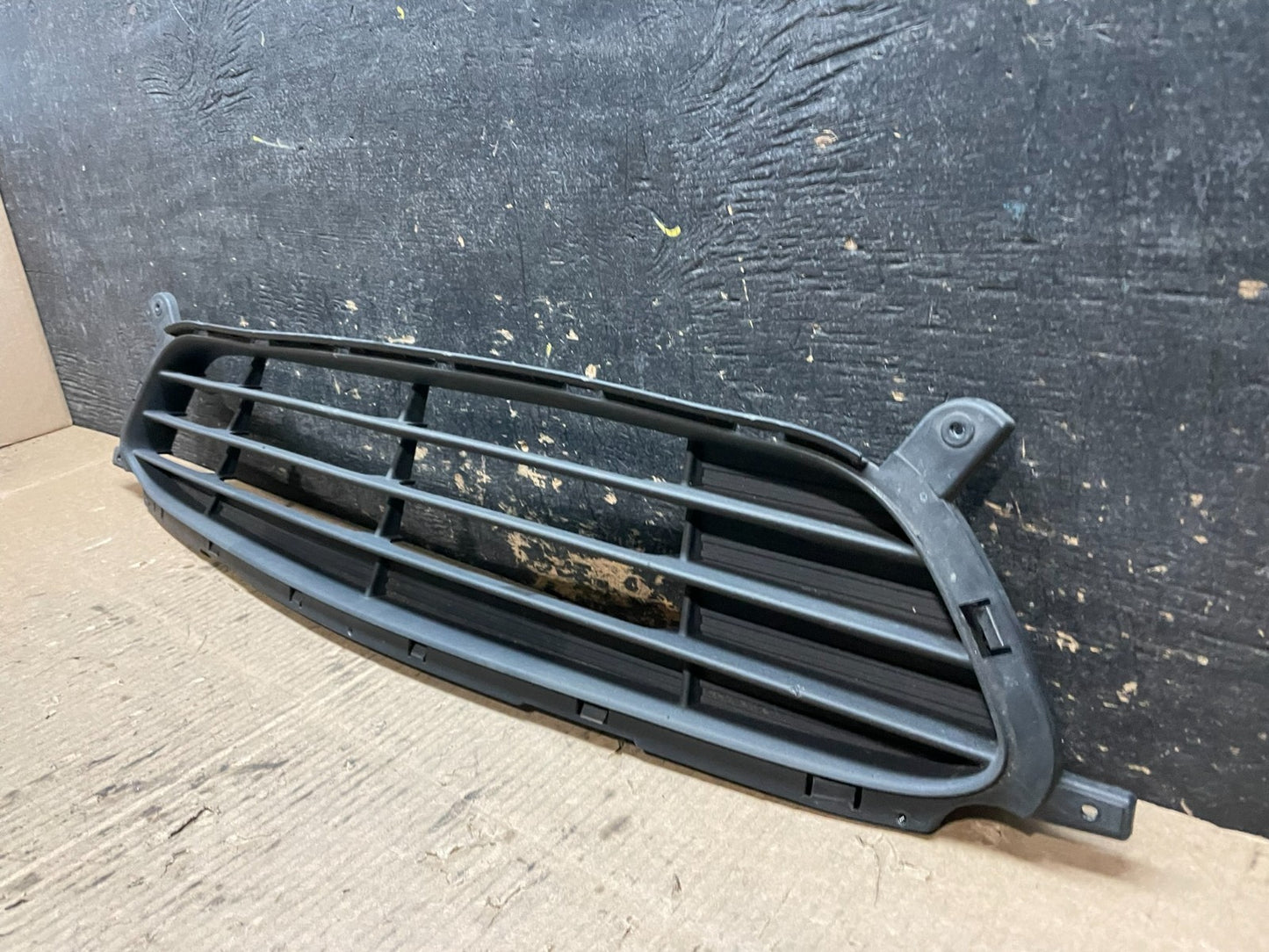 2012 to 2014 Hyundai Accent Front Bumper Lower Center Grille Y1210 DG2