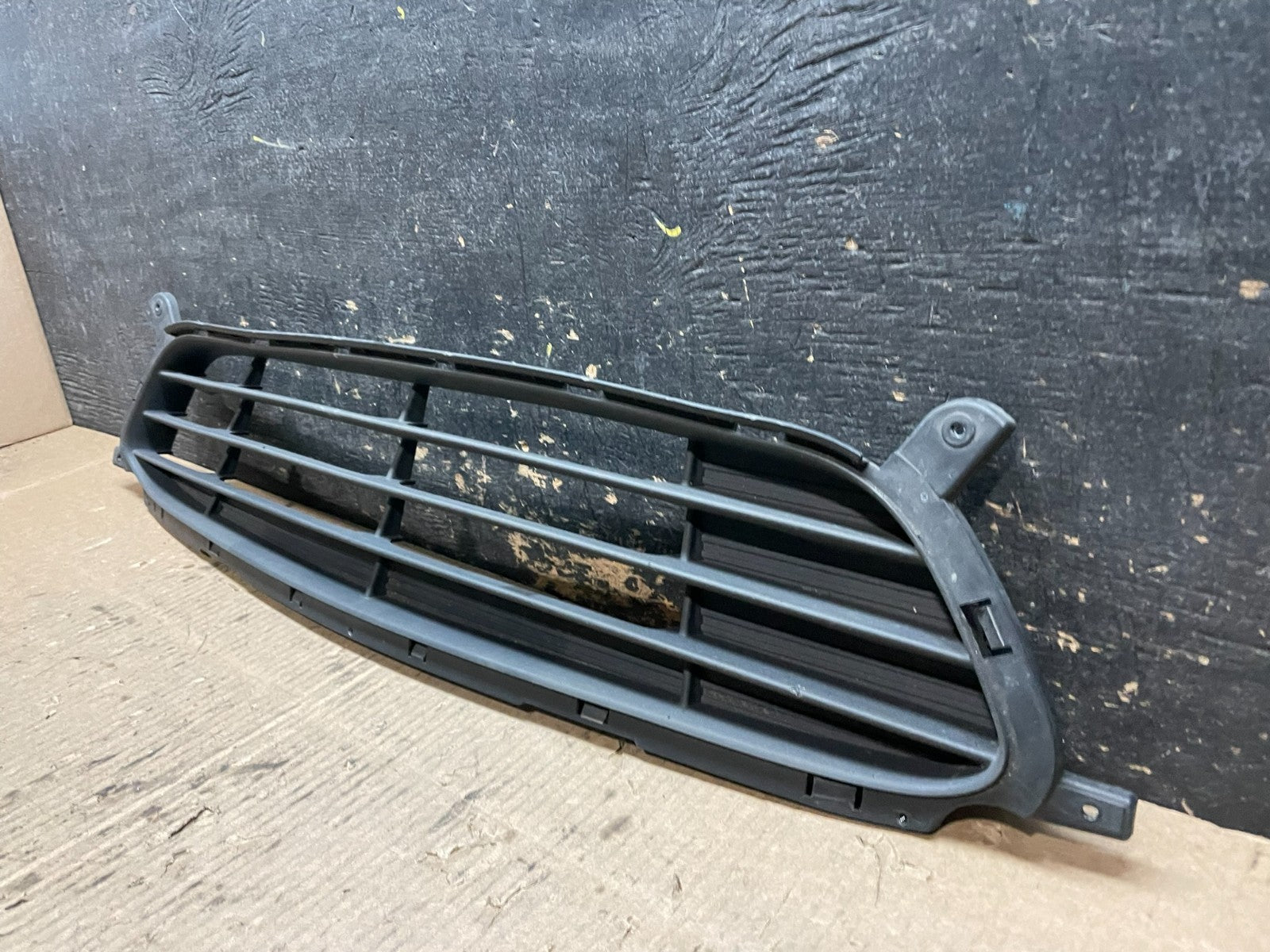 2012 to 2014 Hyundai Accent Front Bumper Lower Center Grille Y1210 DG2