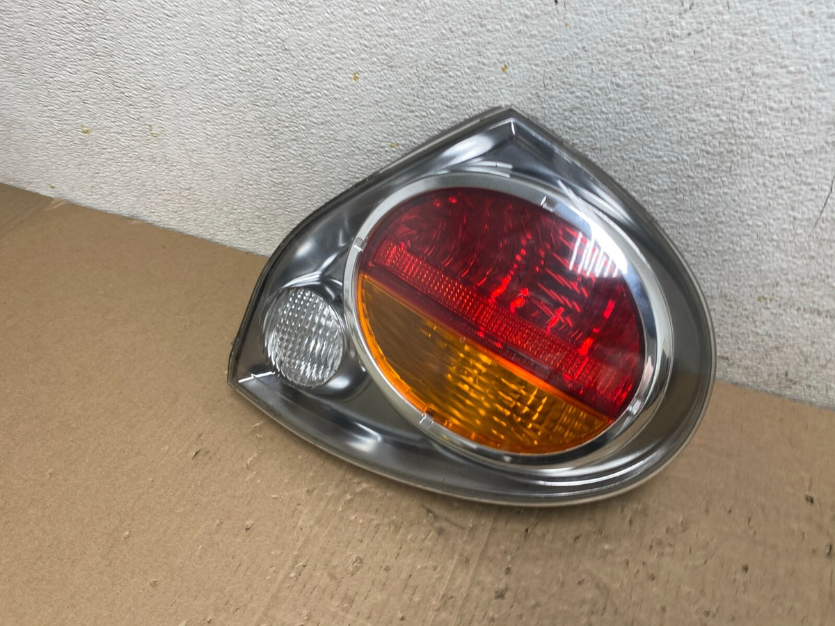 2002 2003 Nissan Maxima Right Passenger RH Side Tail Light L4455 DW1