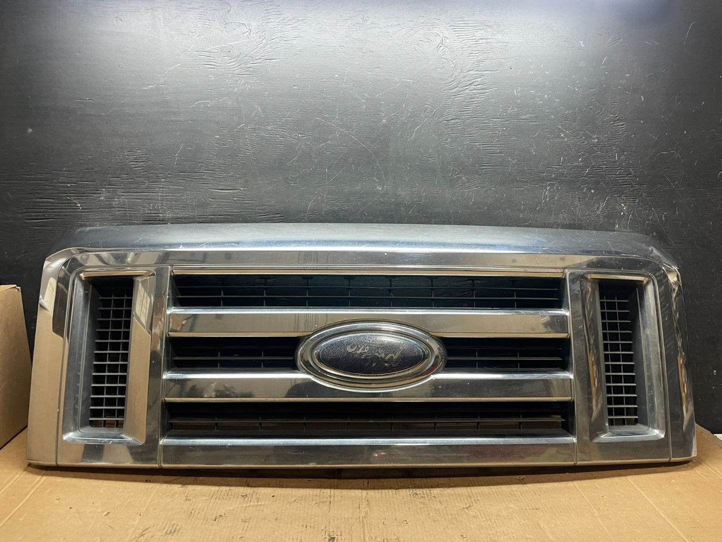 2008 to 2014 Ford Econoline E150 E250 Front Upper Chrome Grill Grille Z5821 DG0