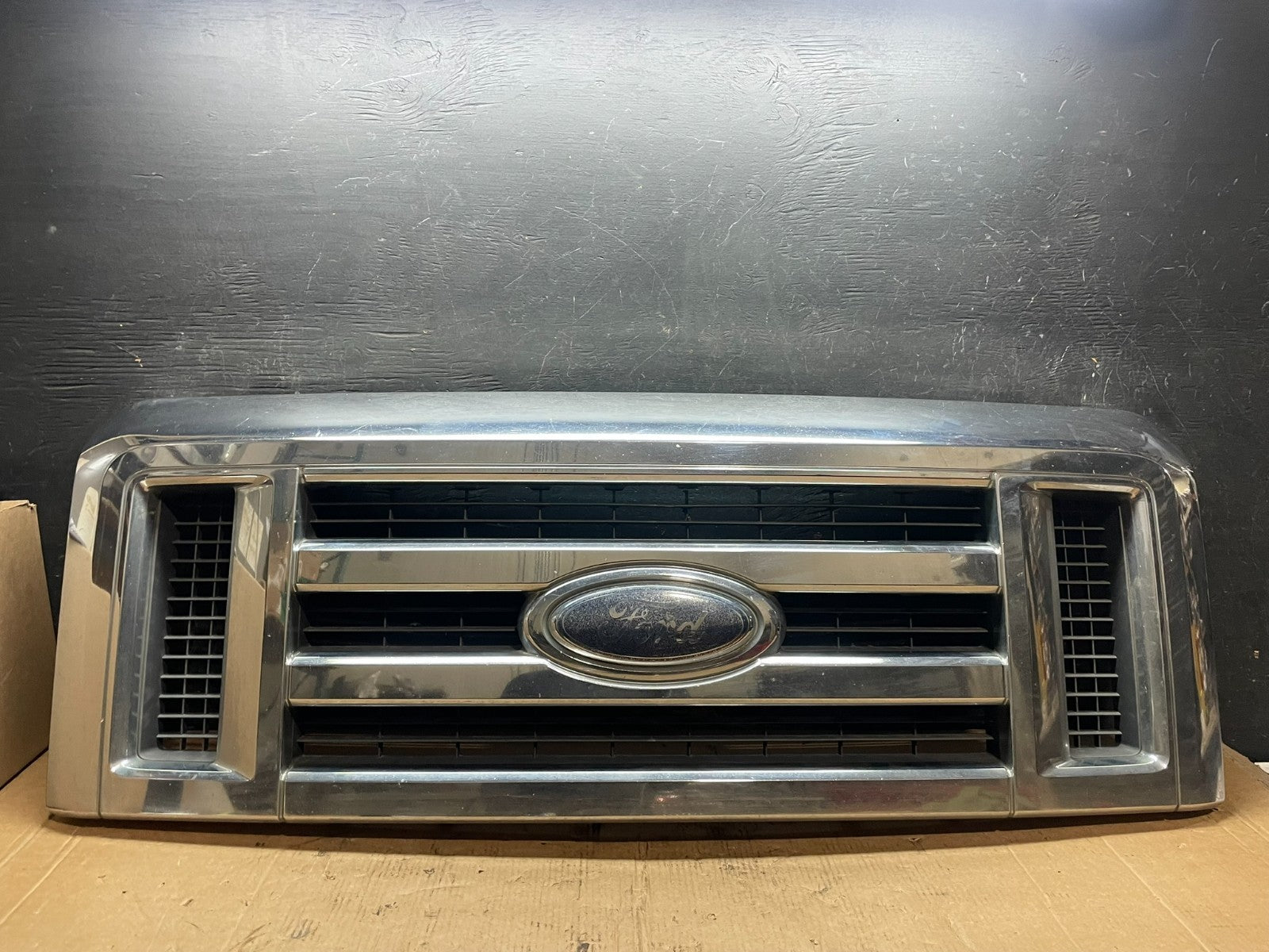 2008 to 2014 Ford Econoline E150 E250 Front Upper Chrome Grill Grille Z5821 DG0