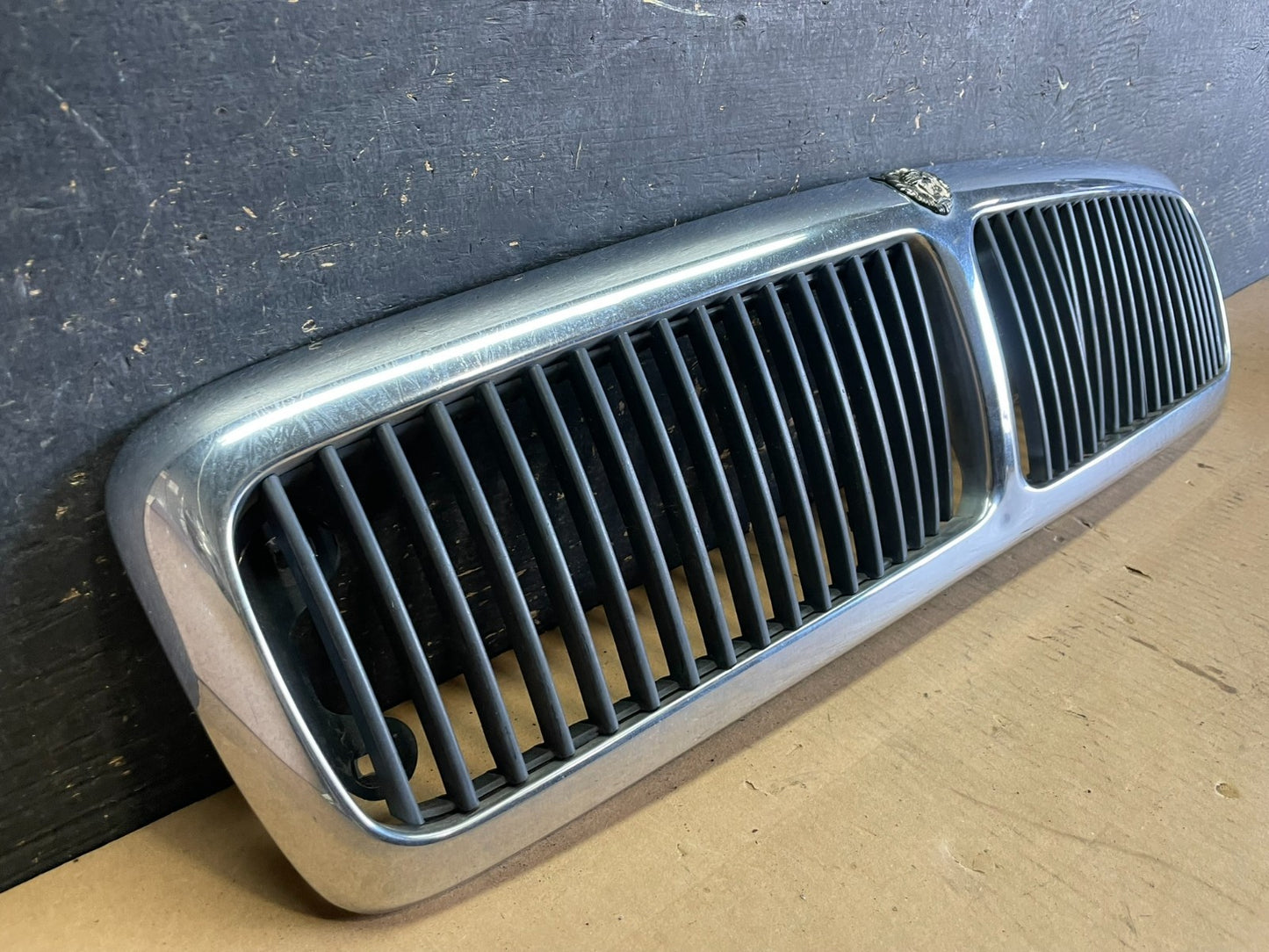 1998 to 2003 Jaguar XJ8 Front Upper Grill Grille OEM AA2257 DG1