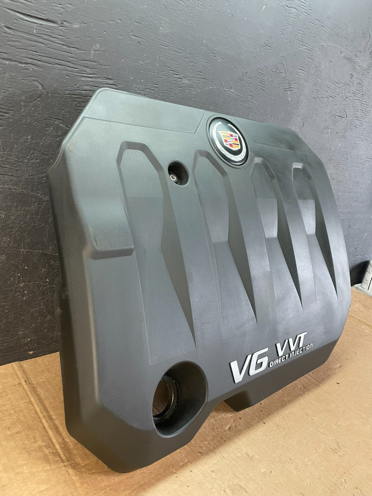 2013 to 2016 Cadillac SRX 3.6L Plastic Engine Cover Shield AE8591 DG2