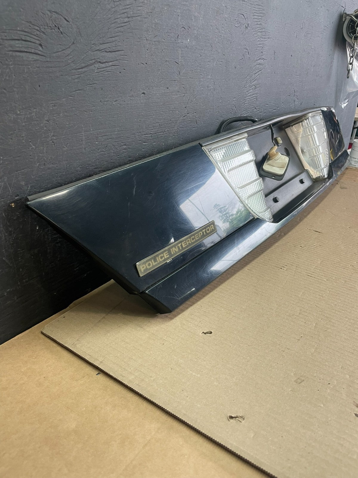 1998 - 2011 Ford Crown Victoria Trunk Rear Garnish License Plate Panel AE3466 DG2