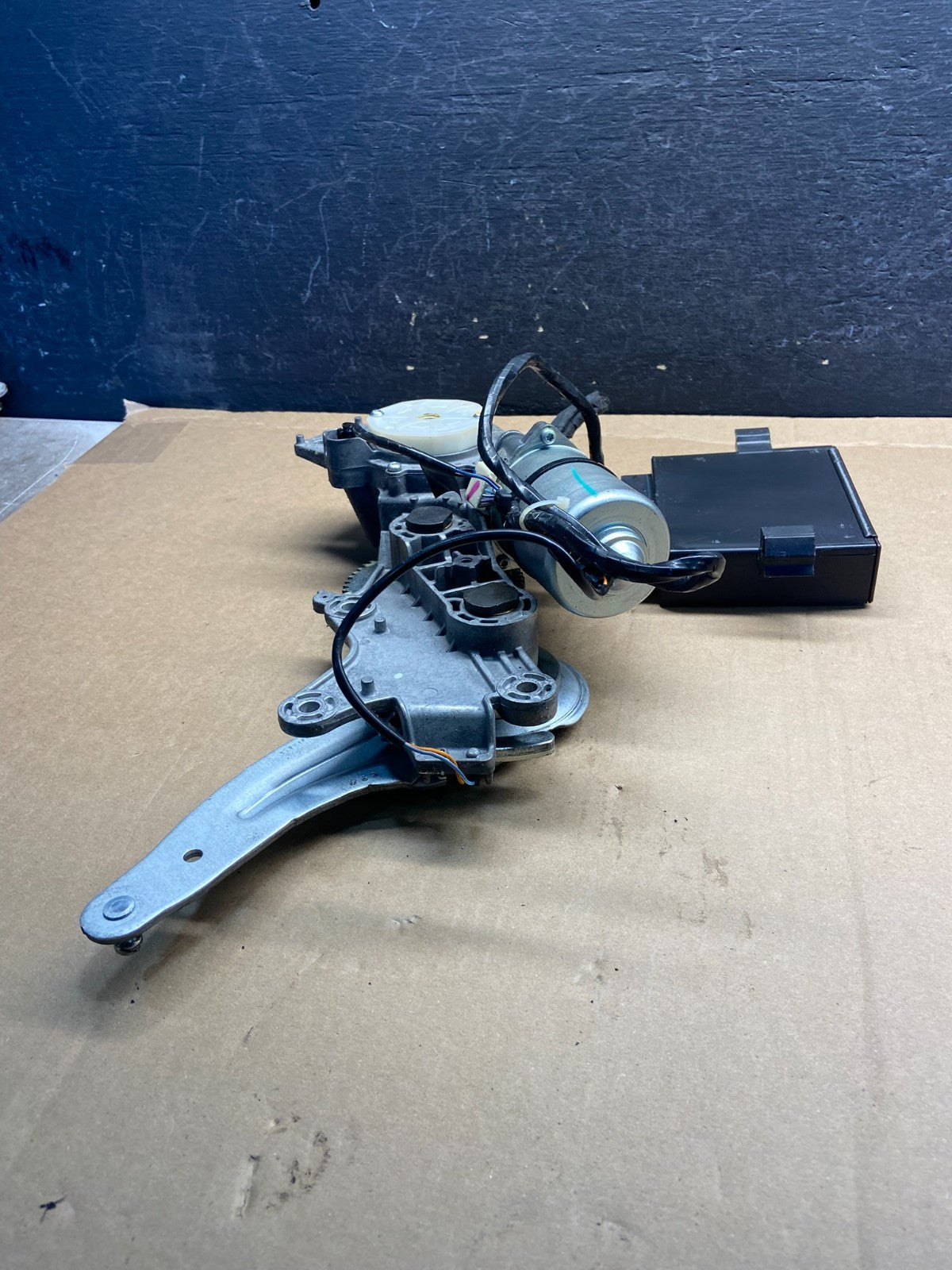 2009 to 2016 GMC Acadia Rear Trunk Liftgate Power Motor Actuator AF9242 DG1