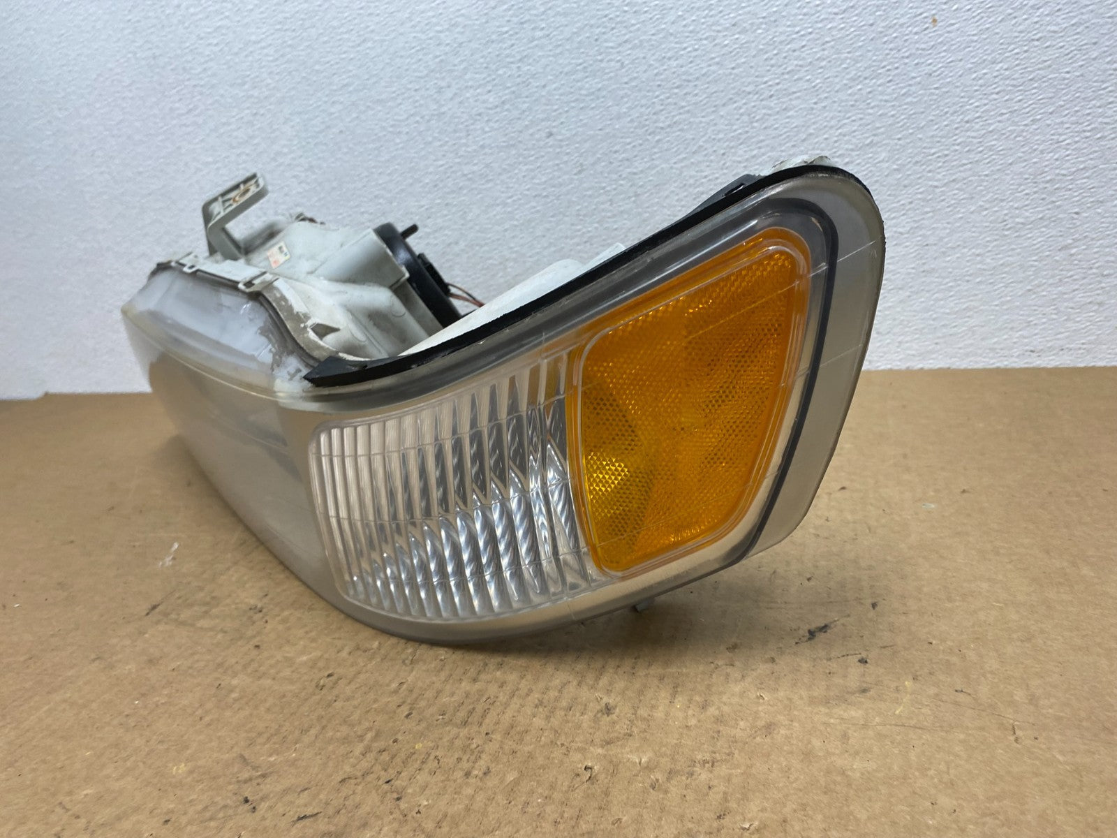 1999 - 2004 Honda Odyssey Left Driver LH Headlight Halogen AC2999 DW1
