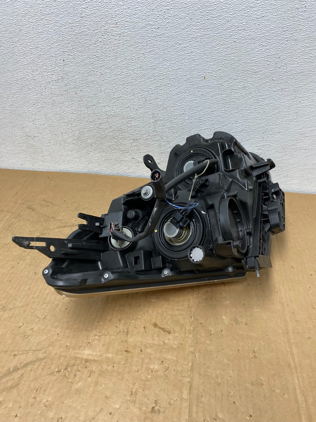 2008 to 2013 Nissan Rogue Left Driver LH Halogen Headlight AD1210 DW5