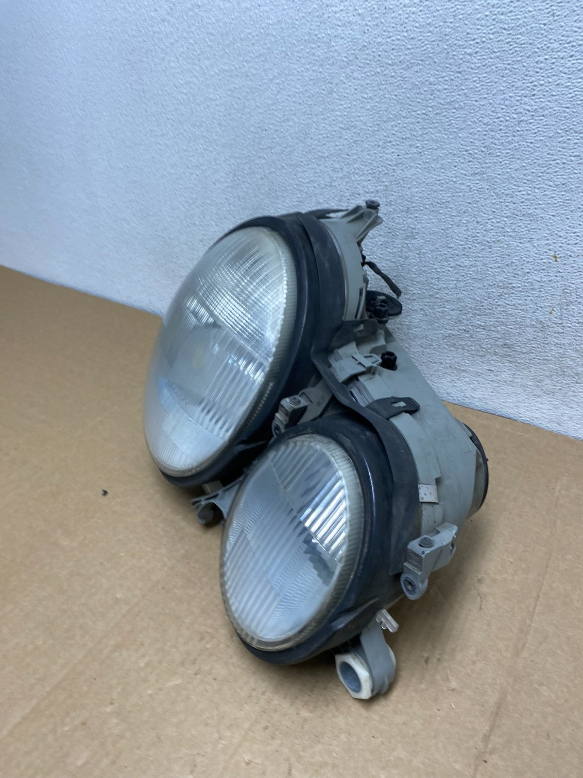 2000-2002 Mercedes E E320 E430 Right Passenger Halogen Headlight AG2005 DW1