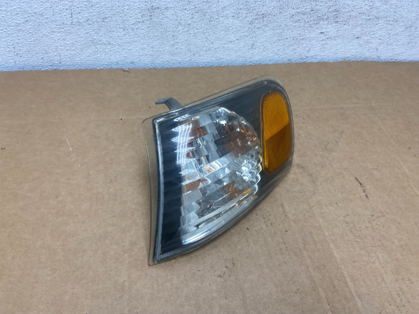 2001-2002 Toyota Corolla Left Driver Turn Signal/Marker Light AD53161