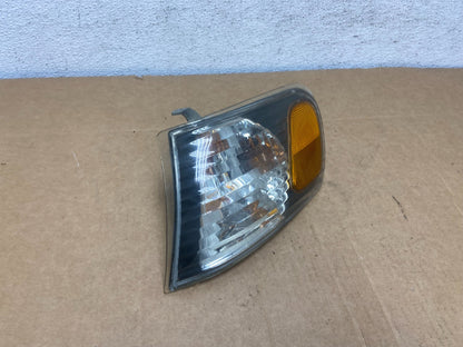 2001-2002 Toyota Corolla Left Driver Turn Signal/Marker Light AD53161
