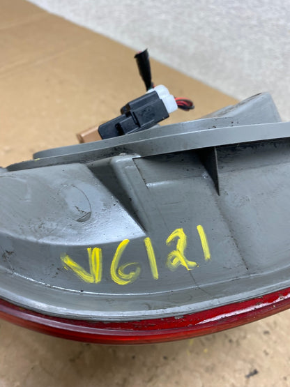 2000 - 2001 Infiniti i30 Right Passenger Rh Side Tail Light Oem V6121 DW6