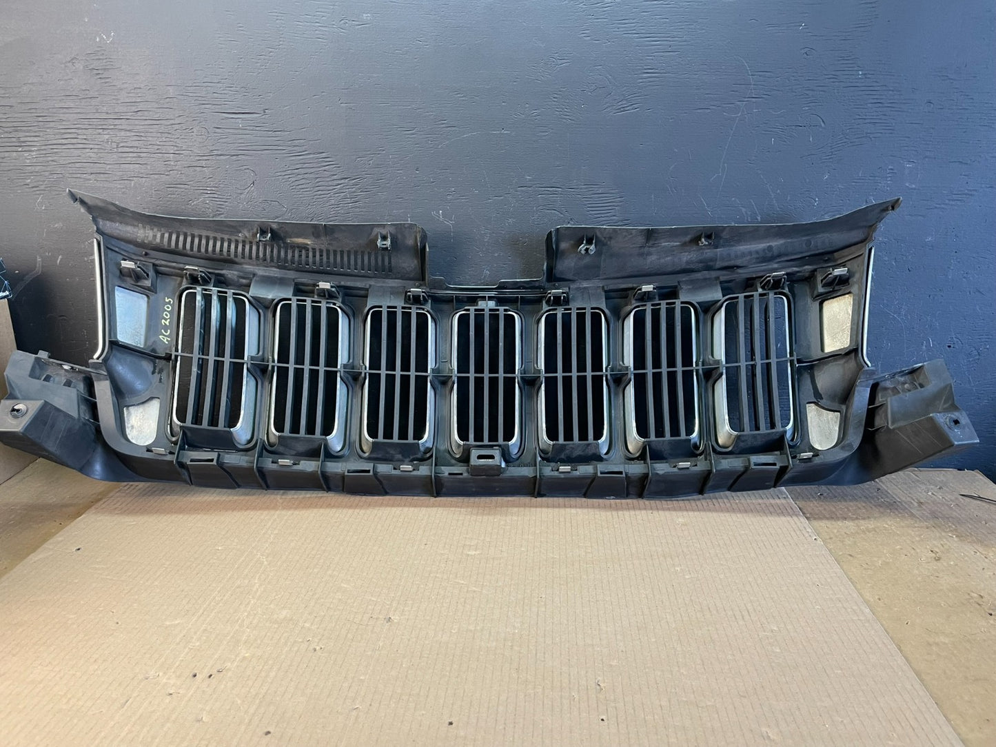 2011 to 2013 Jeep Grand Cherokee Front Upper Grill Grille OEM AC2005 DG4