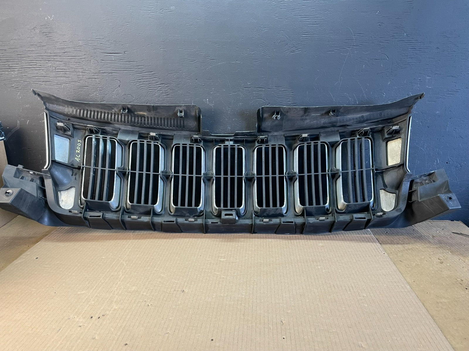 2011 to 2013 Jeep Grand Cherokee Front Upper Grill Grille OEM AC2005 DG4