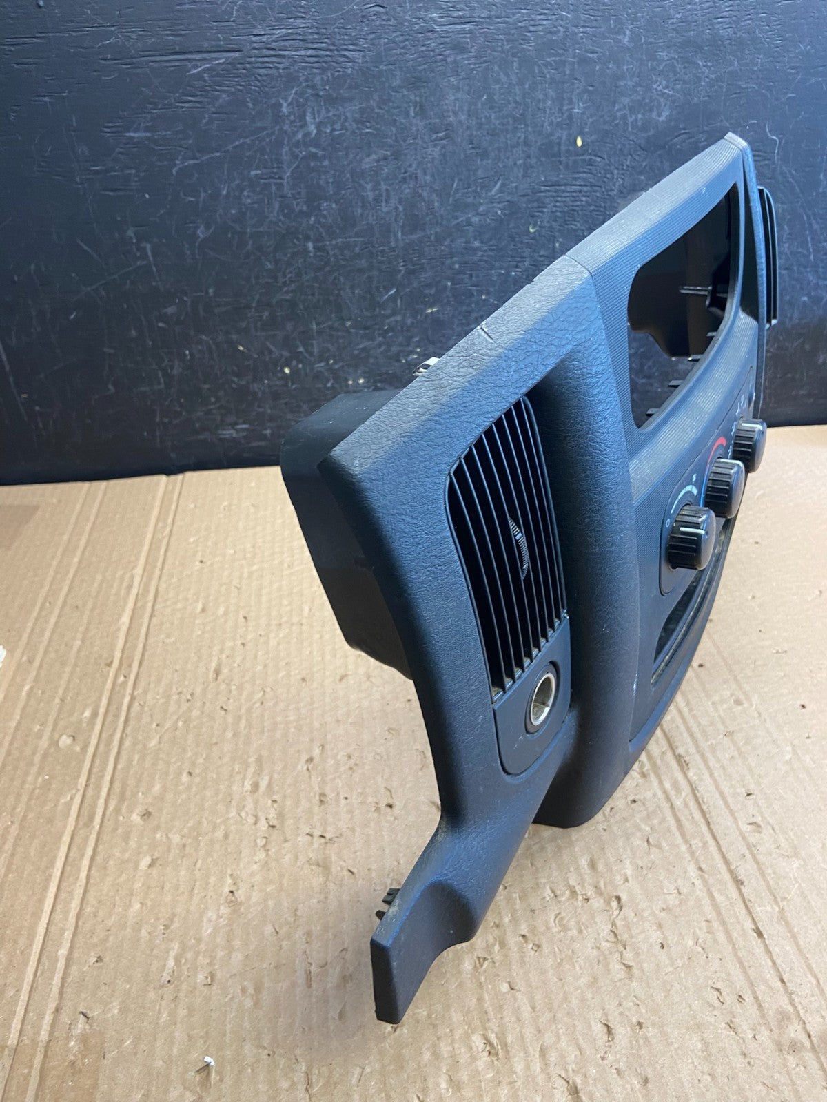 2002 to 2005 Dodge Ram Radio Climate Control Dash Air Vent Bezel Trim AF6352 DG3