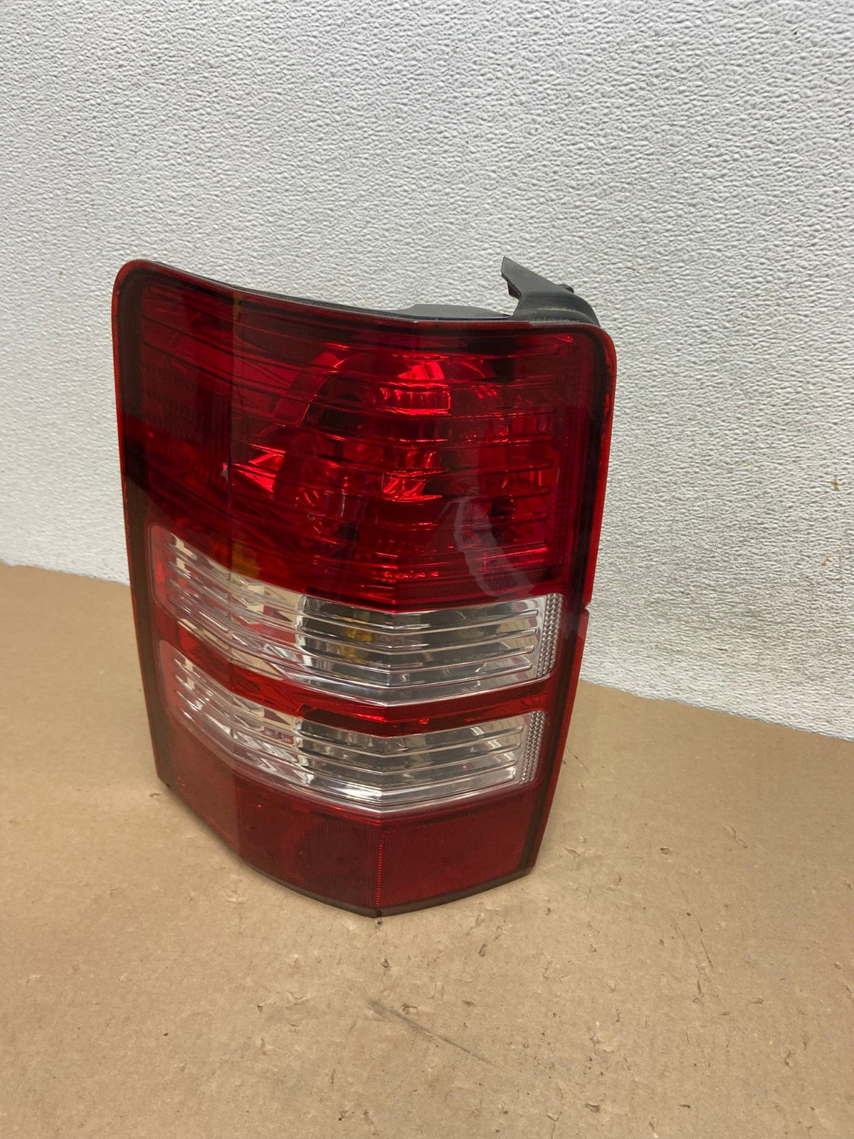 2008 to 2012 Jeep Liberty Left Driver Side Lh Tail Light AG4120 LK0