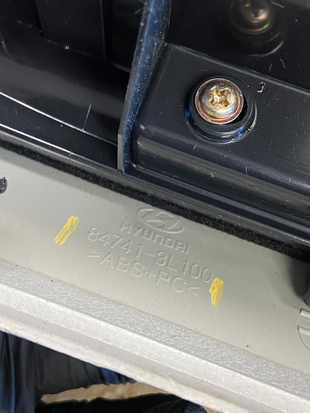 2006 to 2011 Hyundai Azera Radio Climate Control Trim Panel Bezel AG8780 DG9