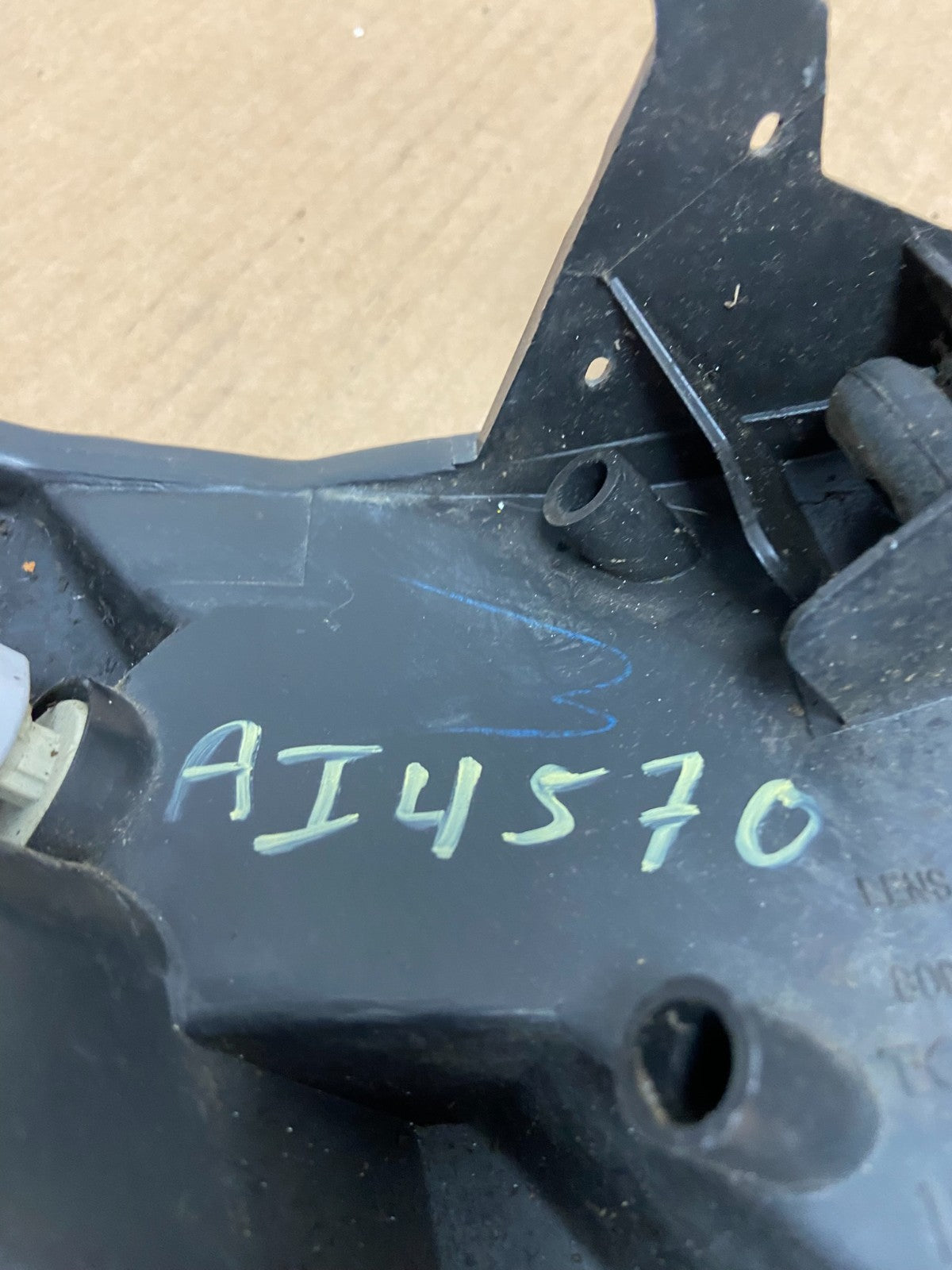 1993 to 1997 Toyota Corolla Left Driver LH Corner Marker Turn Signal AI4570 DW7