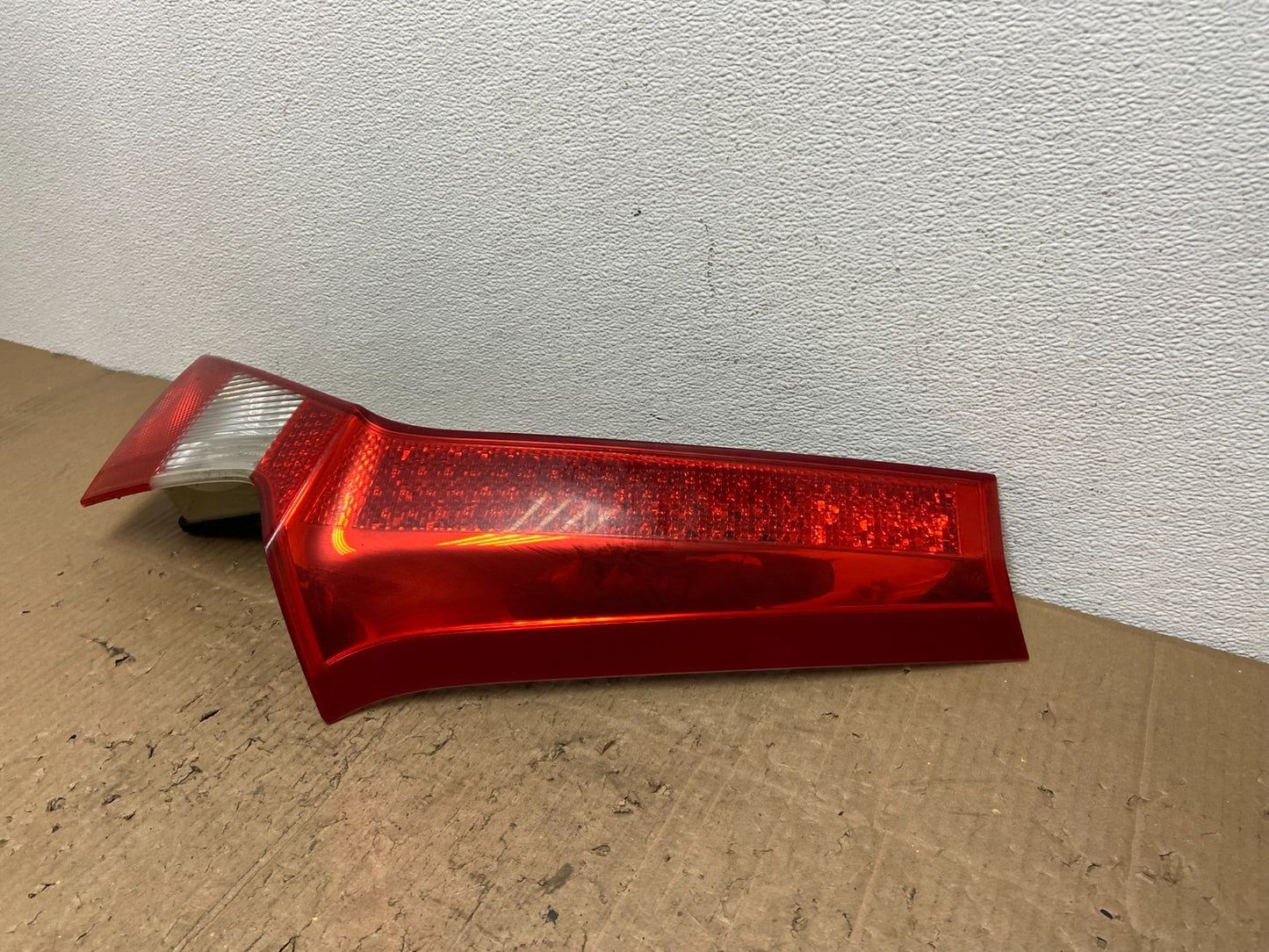 2008 to 2013 Volvo XC70 V70 Right Passenger Tail Light Upper Oem AB9896 DW1