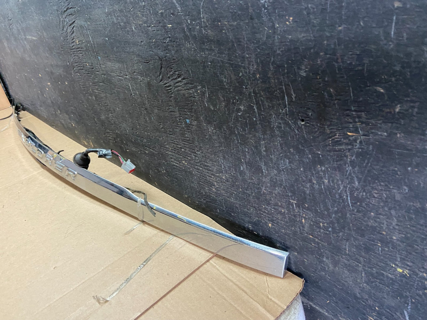 2011 to 2014 Ford Explorer Rear Tailgate Gate Trim Molding With Camera p3965 DG1