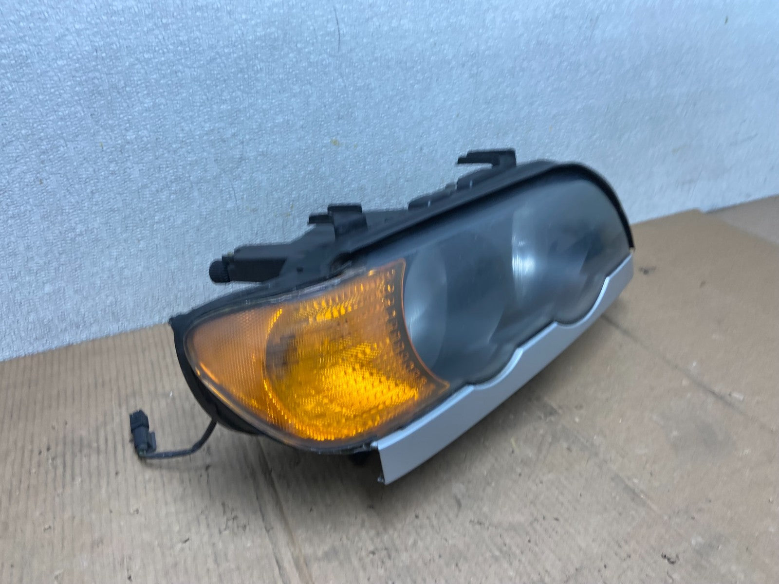 2000-2003 Bmw X5 E53 Headlight Right Passenger Rh Side Halogen OEM AA63772