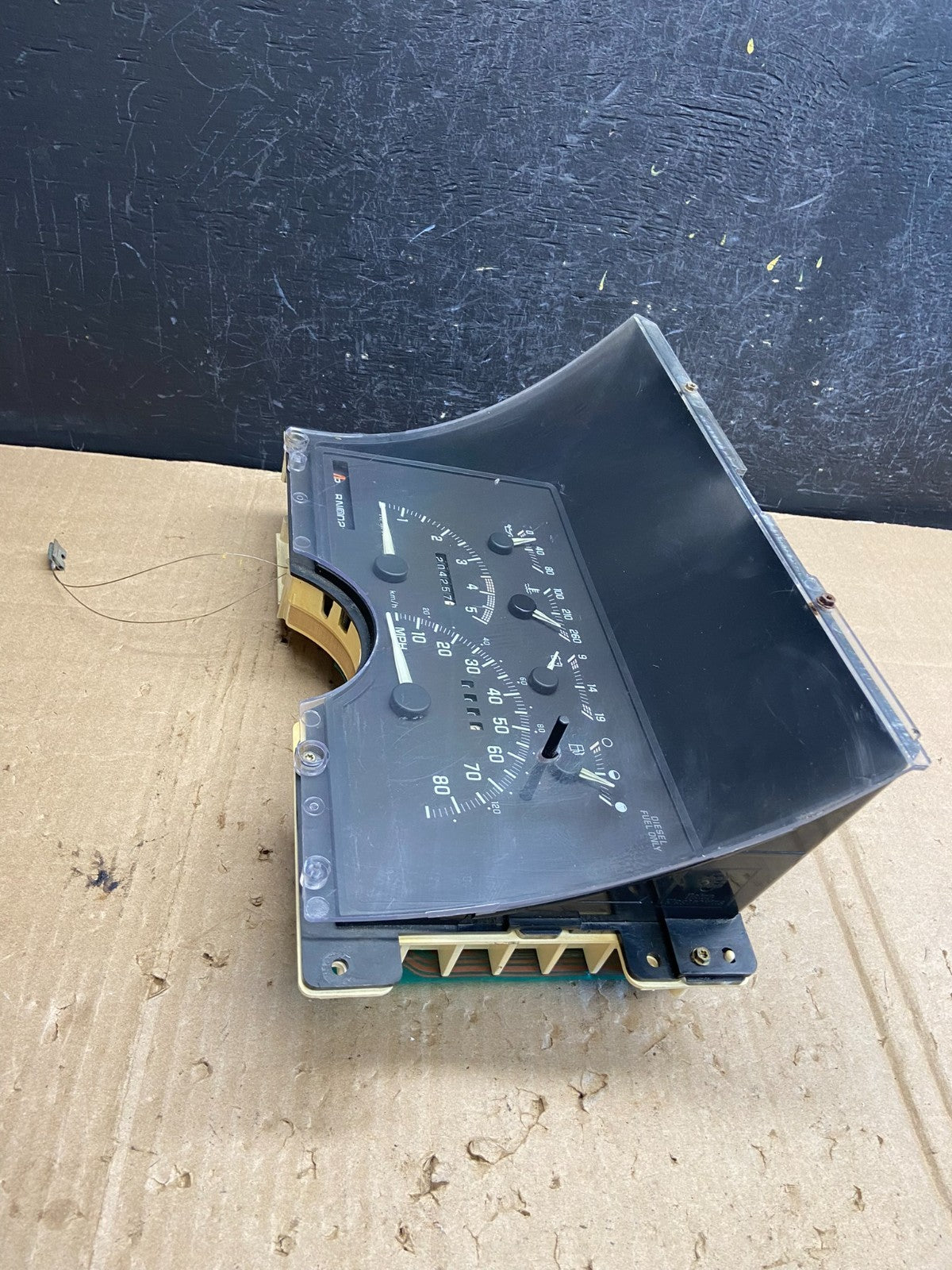 1988 to 1994 Chevrolet Gmc Yukon Tahoe Instrument Cluster AE18872