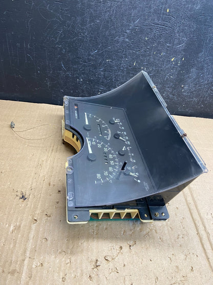 1988 to 1994 Chevrolet Gmc Yukon Tahoe Instrument Cluster AE18872