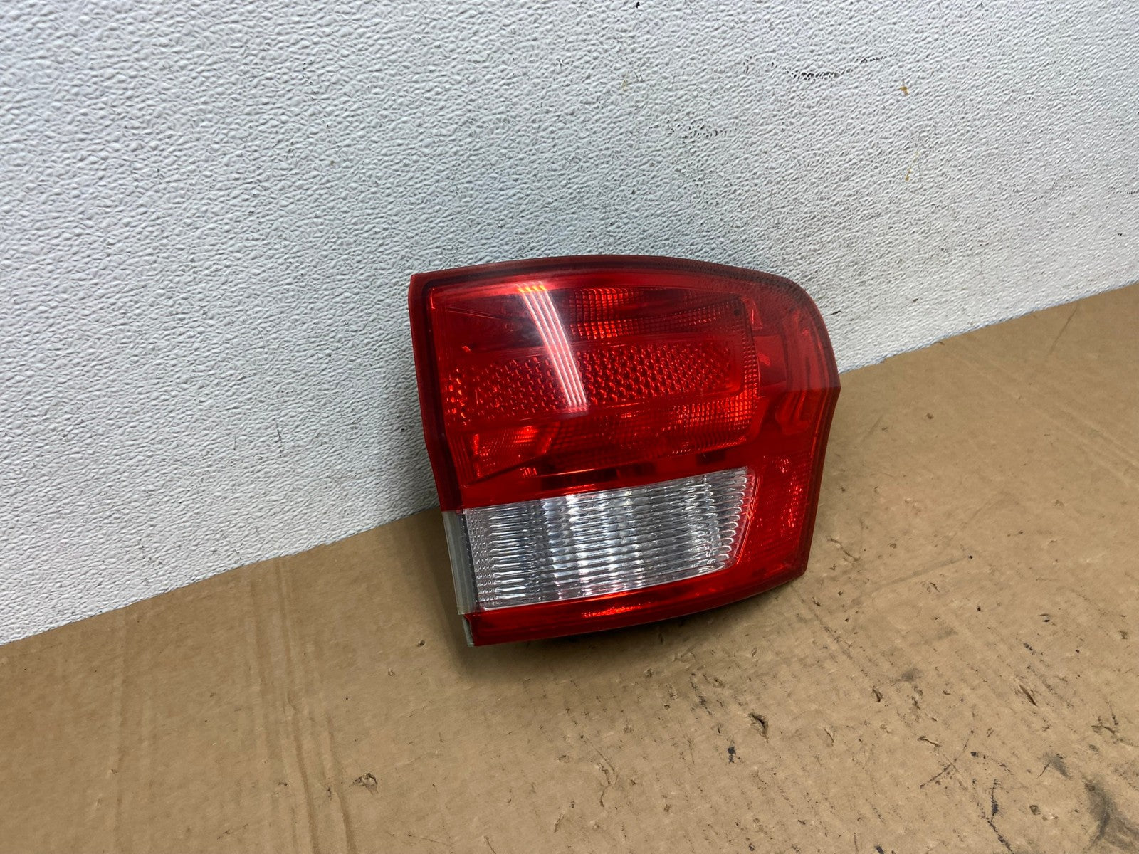2011-2013 Jeep Grand Cherokee Right Passenger Side Rh Tail Light AD3185 LK2