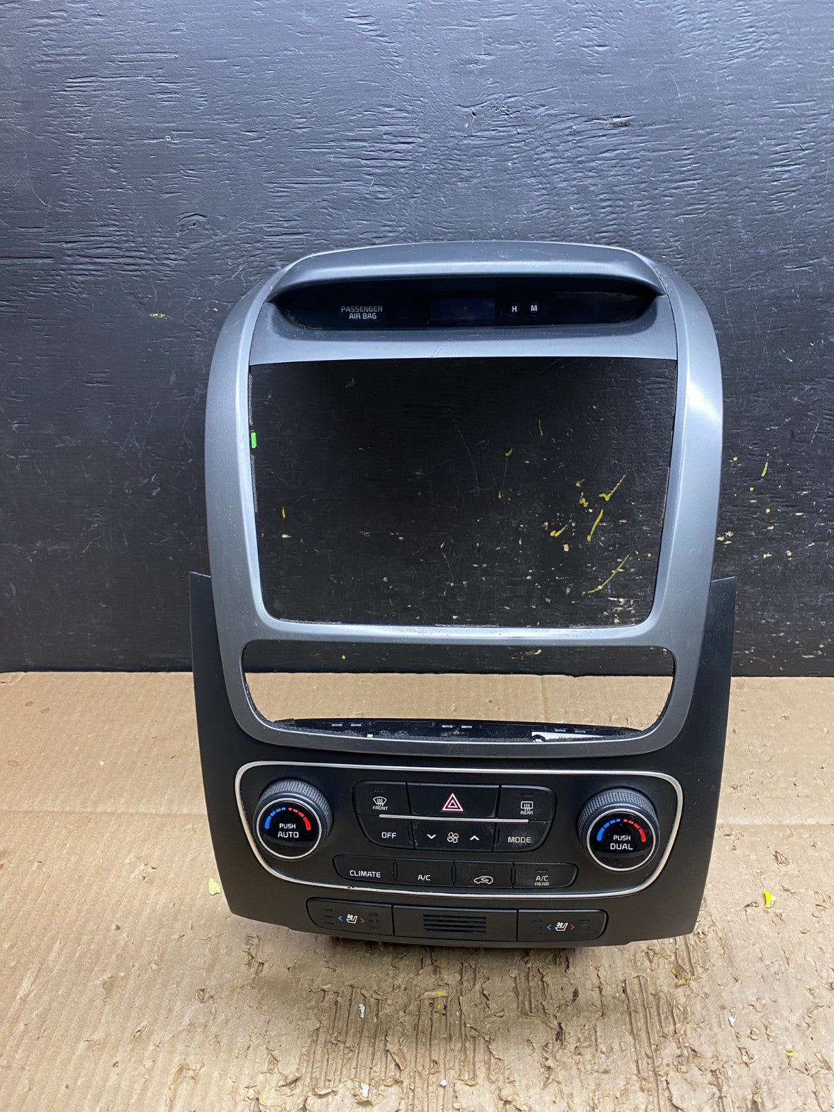 2014 2015 Kia Sorento Temp AC Climate Control Panel Trim 972501u585 V9972 DG0