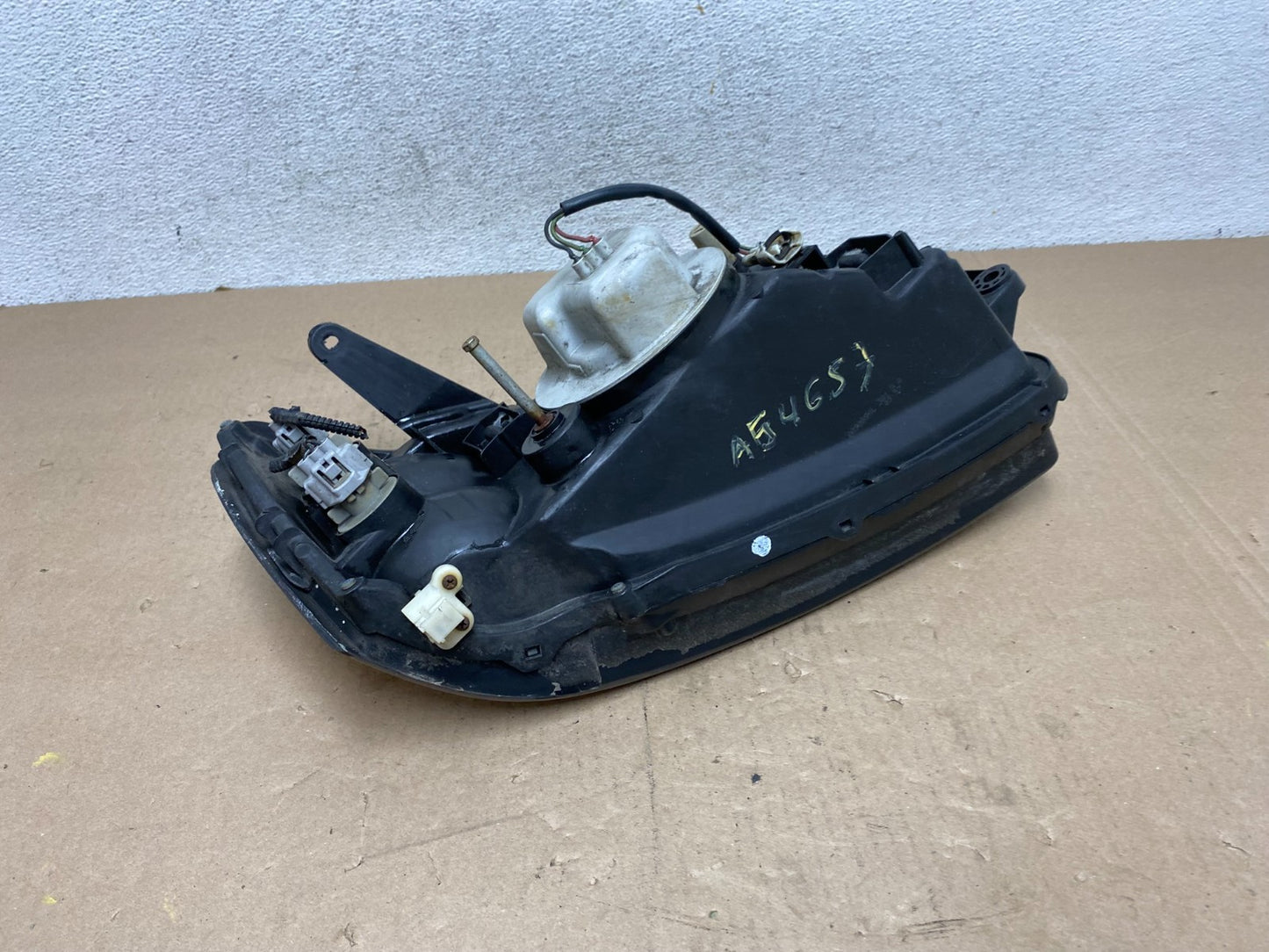 2001-2004 Subaru Legacy Outback Left Driver Lh Side Headlight AG4657 DW7