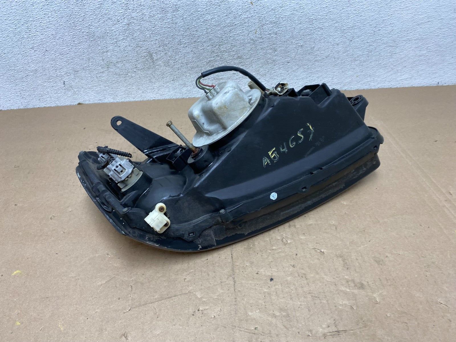 2001-2004 Subaru Legacy Outback Left Driver Lh Side Headlight AG4657 DW7