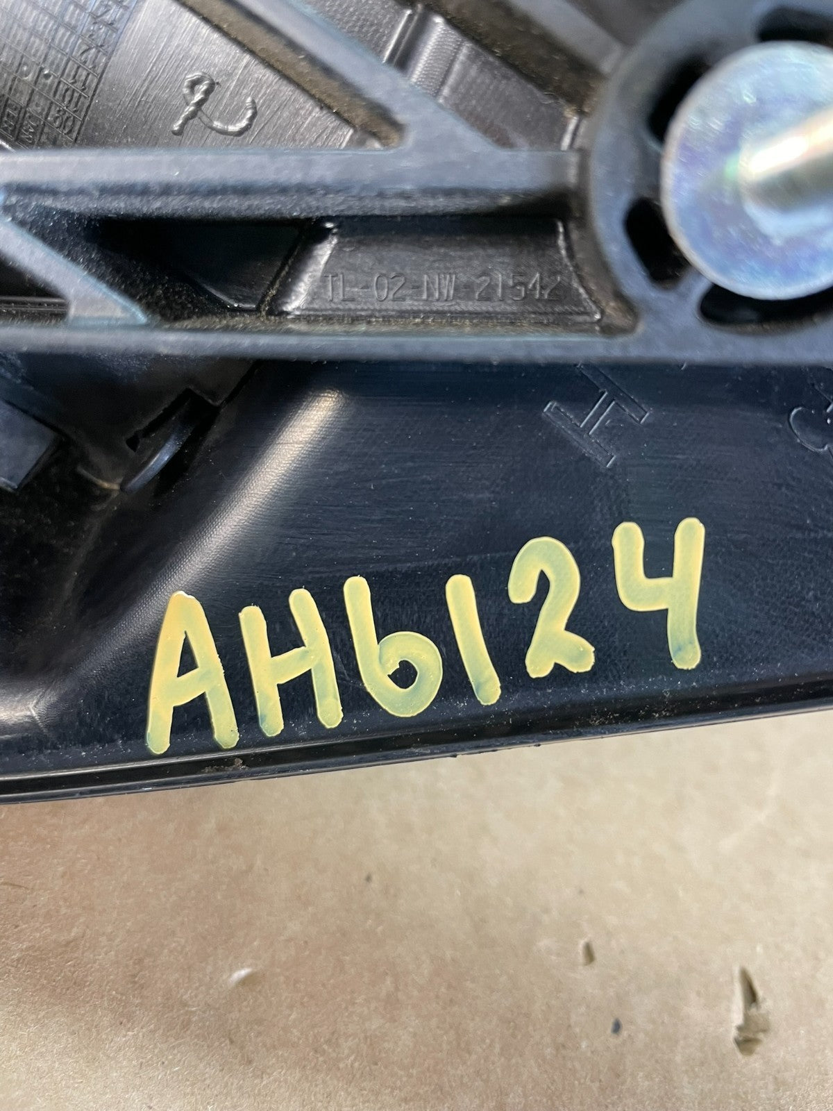 2007 to 2013 Chevrolet Tahoe Silverado Suburban Left Driver Mirror ah6124 DG11