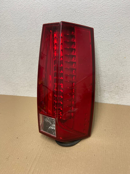 2007 to 2014 Cadillac Escalade Right Passenger RH Side Tail Light AE9451 LK0
