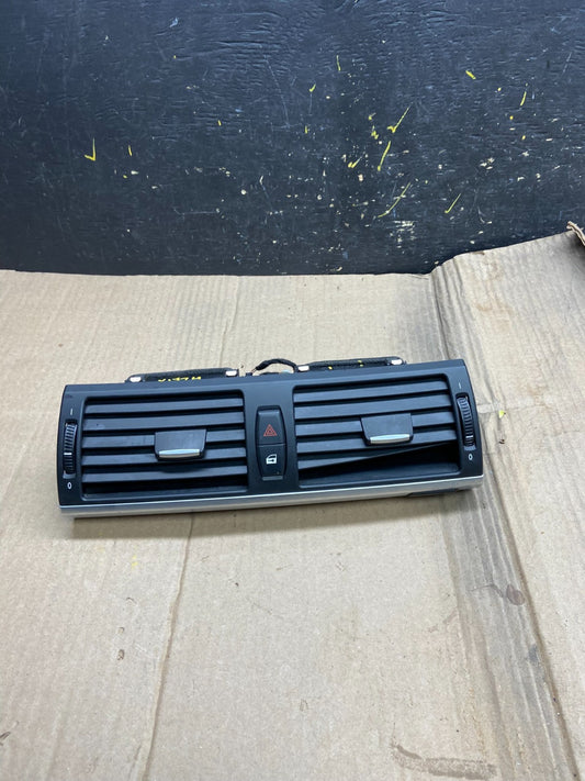 2007 to 2013 BMW X5 X6 Center Console Dash Air Vent OEM X1724 DG0