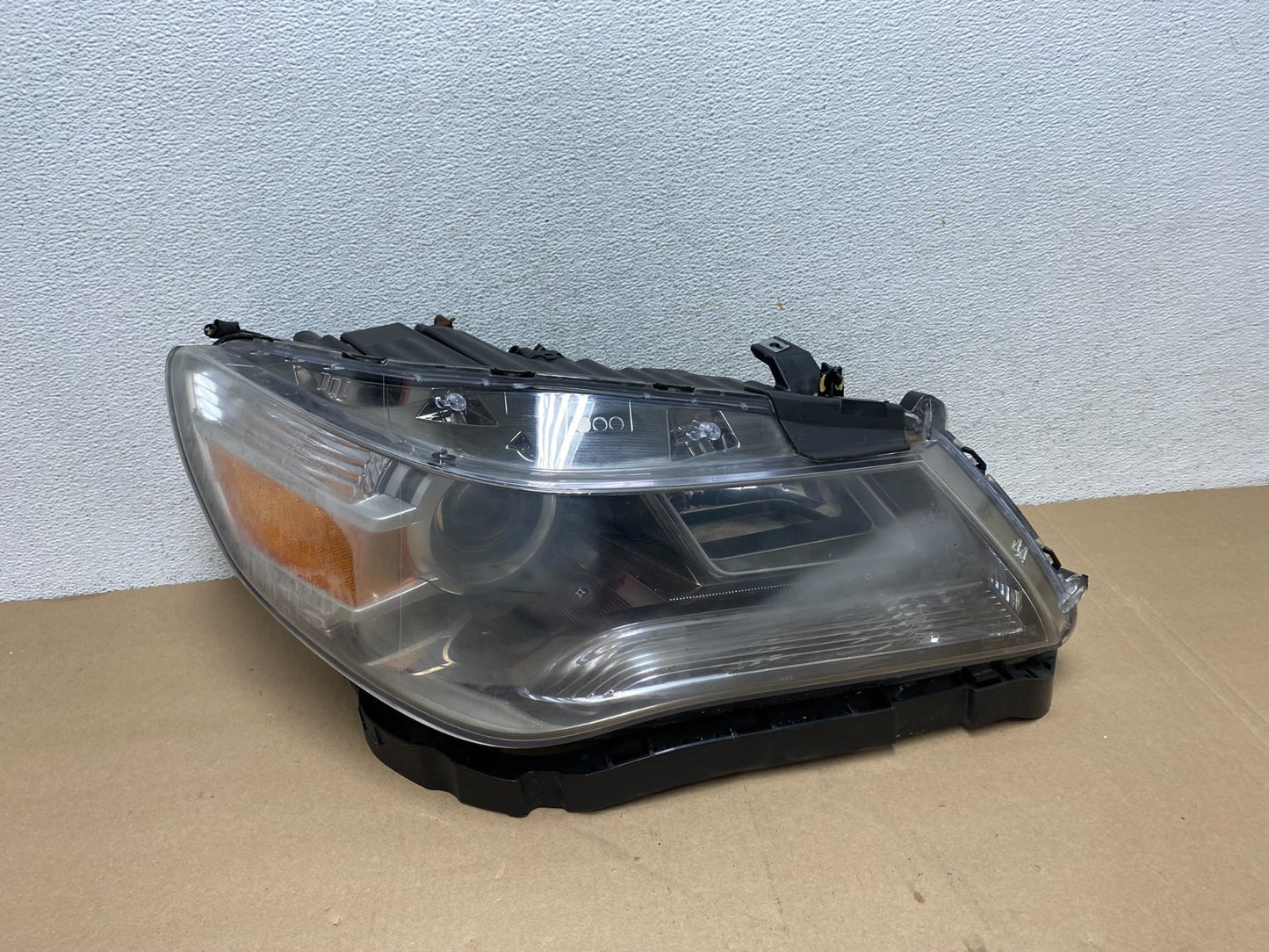 2009 to 2012 Acura RL Right Passenger RH Side Xenon HID Headlight AG4521 DW0