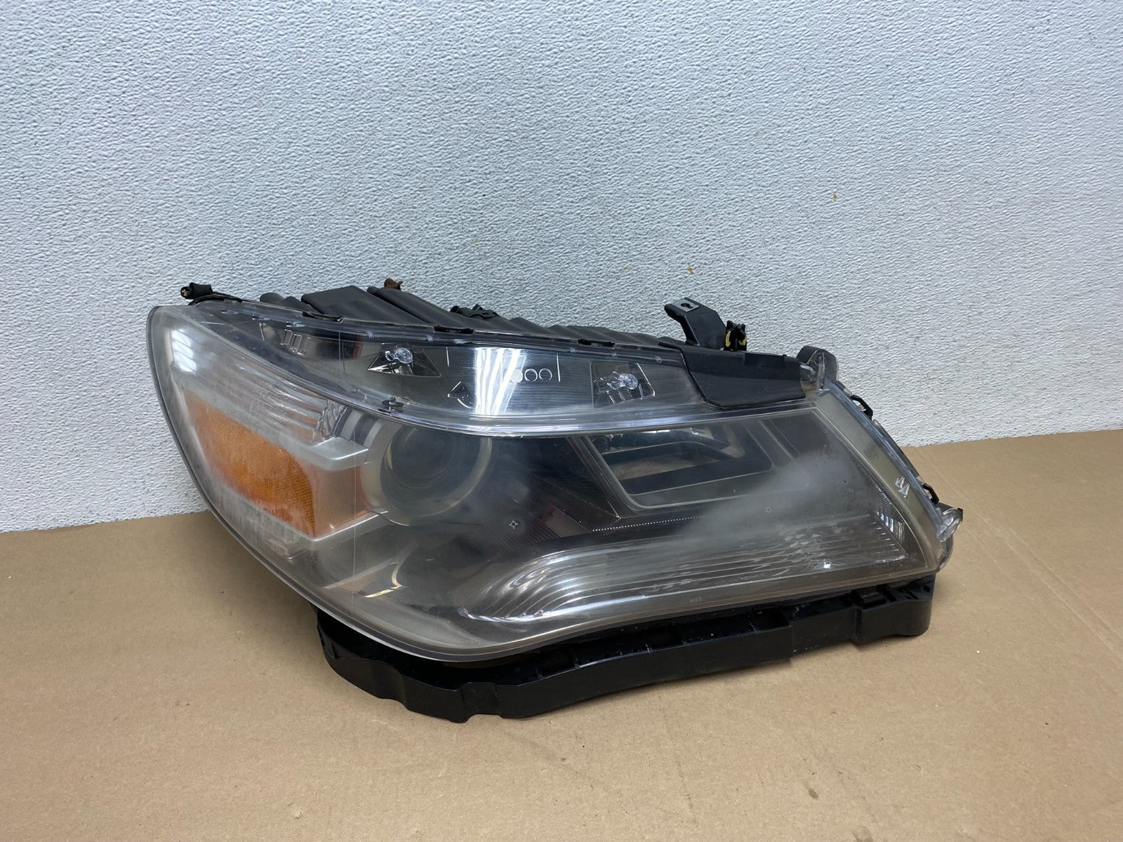 2009 to 2012 Acura RL Right Passenger RH Side Xenon HID Headlight AG4521 DW0