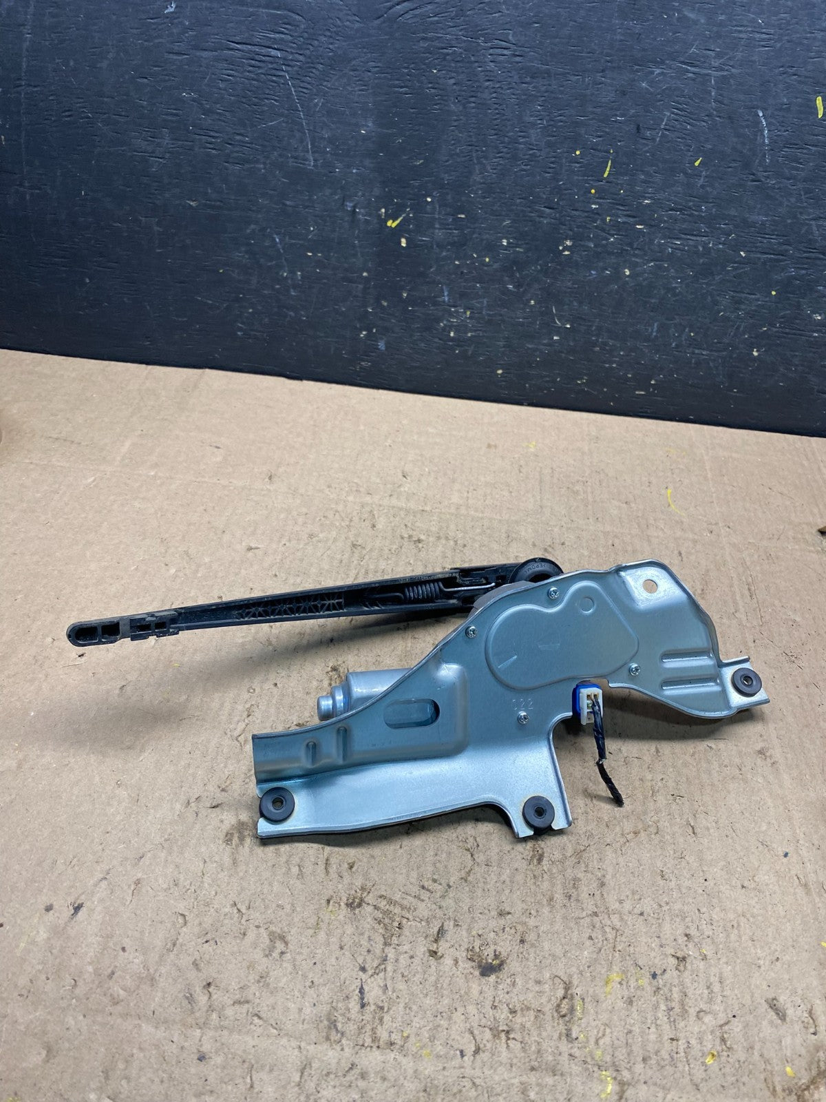 2010 to 2013 Subaru Forester Rear Windshield Washer Wiper Motor R8507 DG5