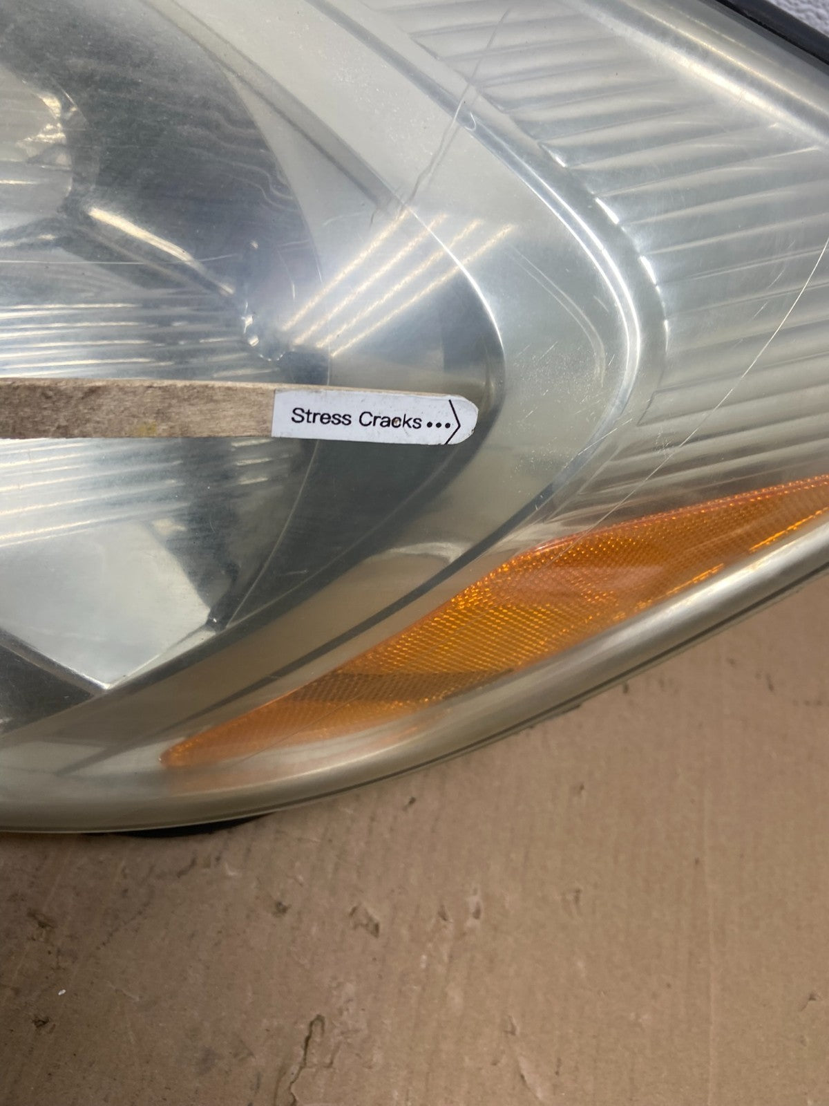 2004-2005 Toyota Sienna Left Driver LH Side Halogen Headlight AB6613 DW4