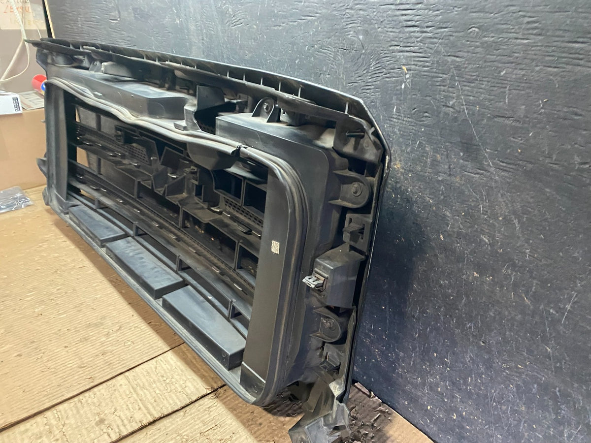 2015 to 2019 GMC Sierra 2500 HD Front Grill Grille W6218 PS9
