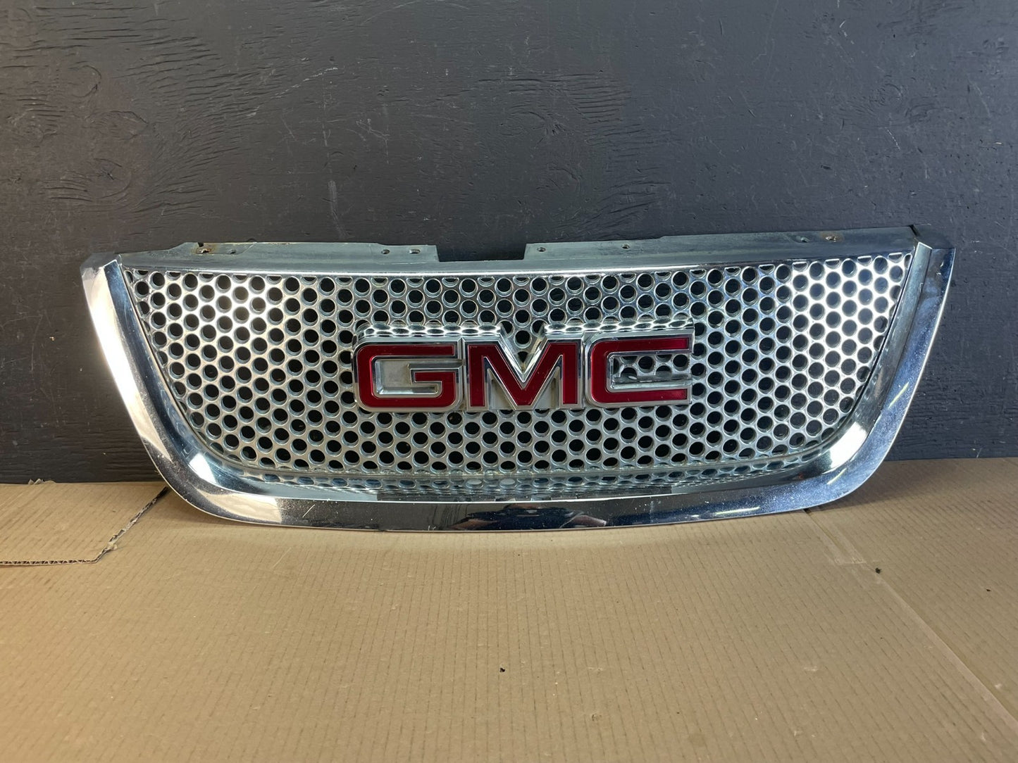 2011 to 2012 GMC Acadia Denali Front Upper Grill Grille AE3533 DG0