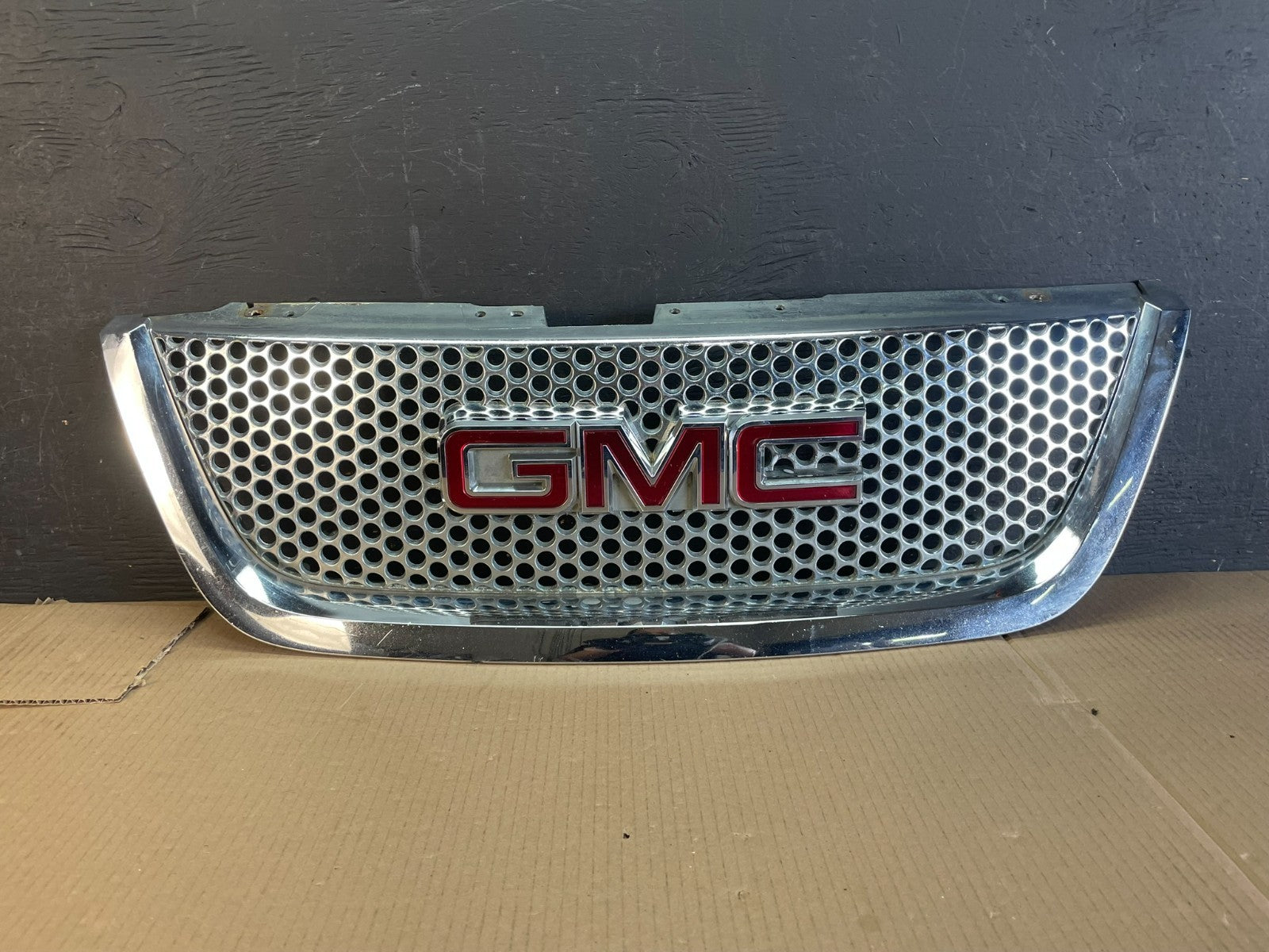 2011 to 2012 GMC Acadia Denali Front Upper Grill Grille AE3533 DG0