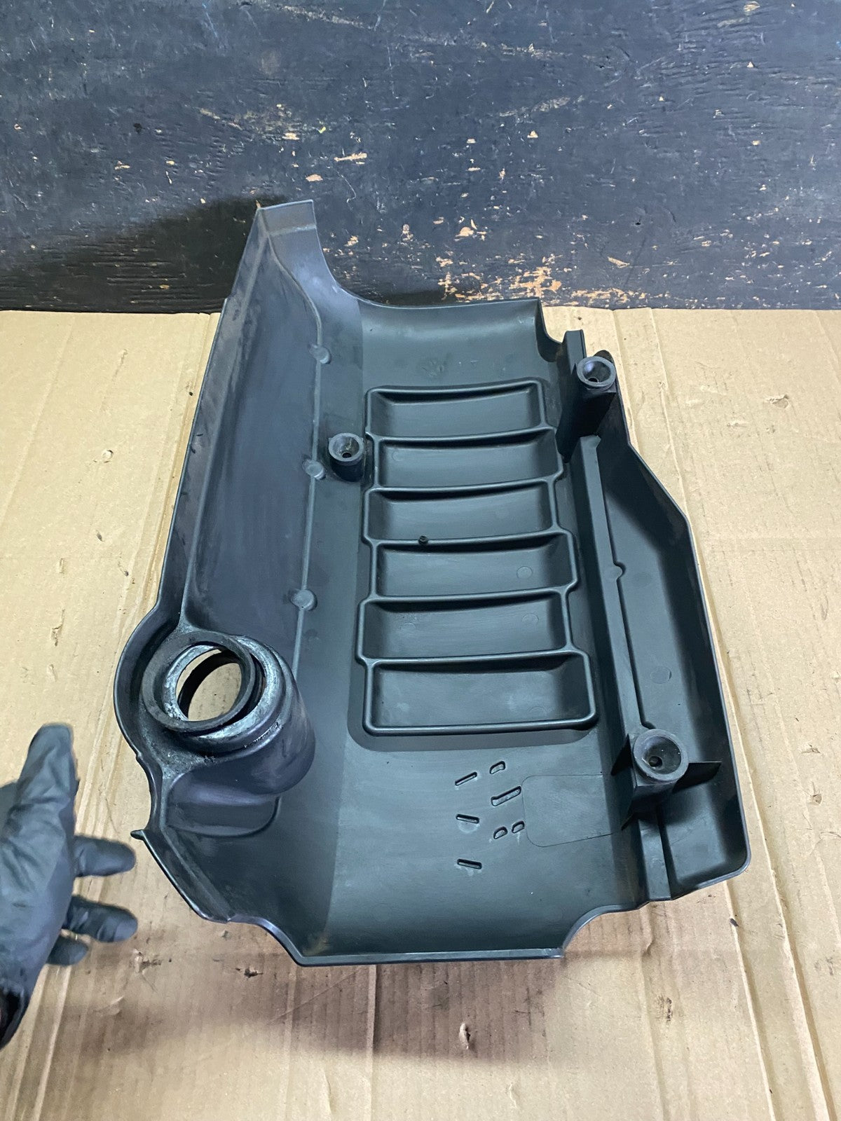2007 to 2008 GMC Acadia 3.6L VVT Engine Cover Shield OEM s5997 DG7
